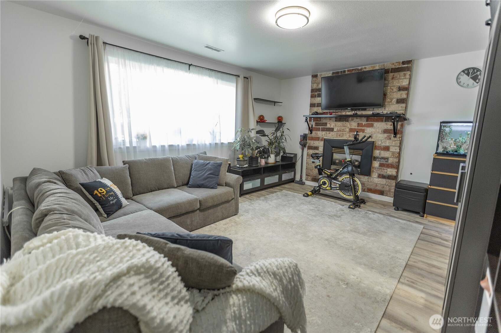 19114 130 Avenue Property Photo 2