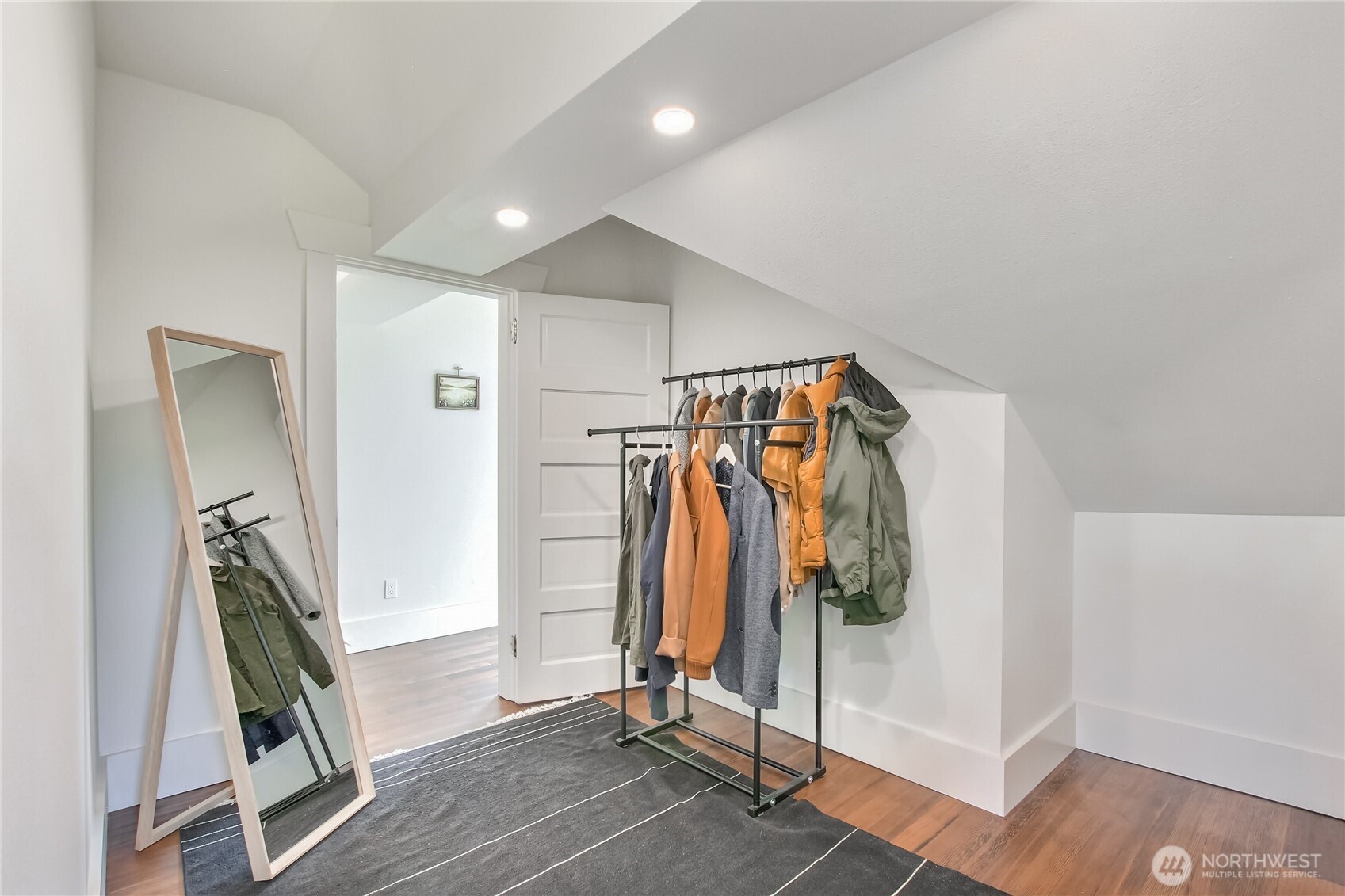 4006 Corliss Avenue Property Photo 11