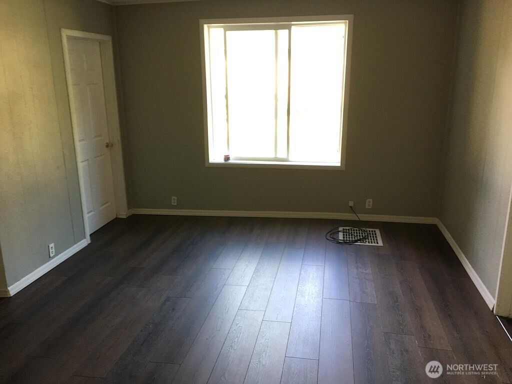 129 W Whitman Property Photo 12