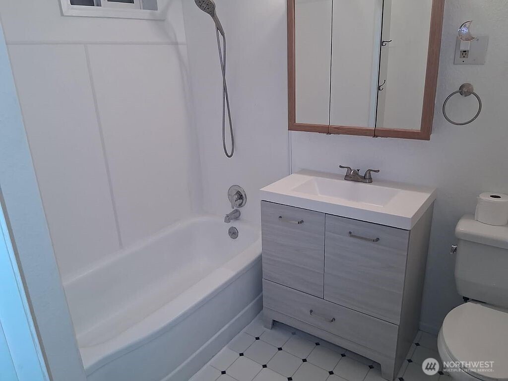 129 W Whitman Property Photo 22