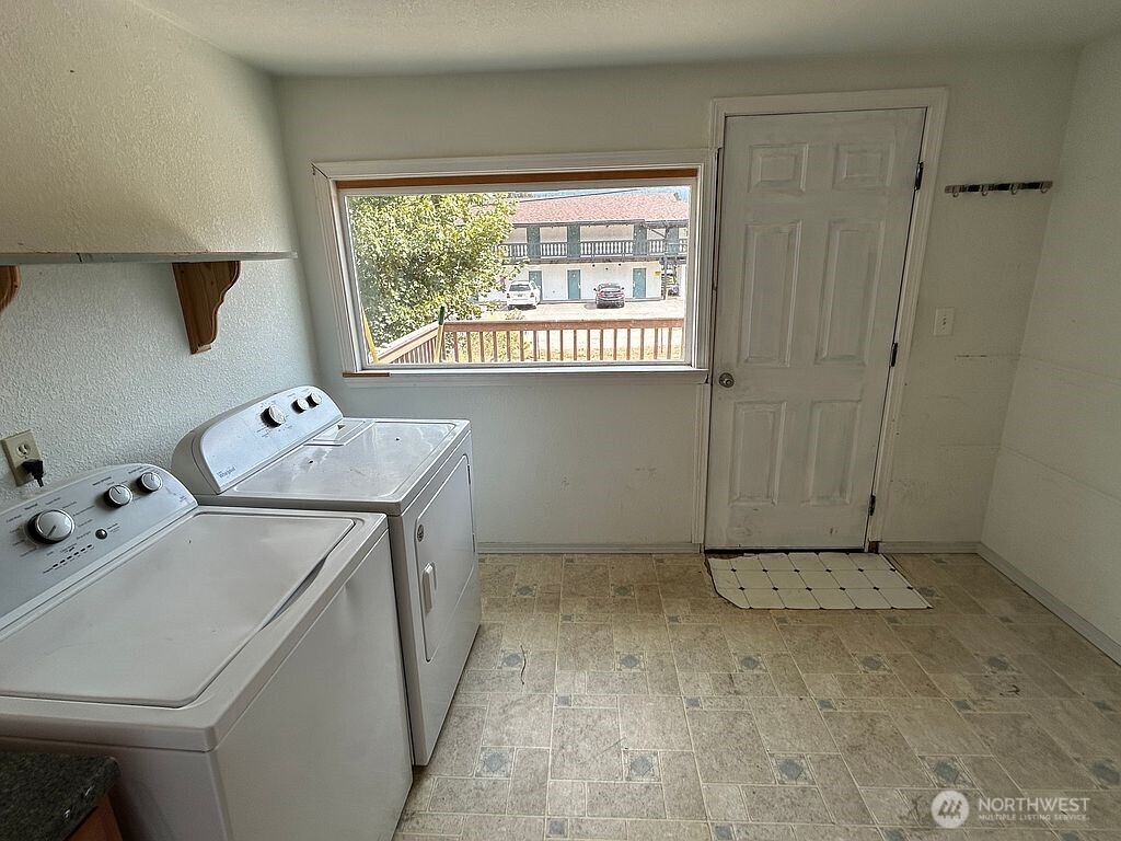 129 W Whitman Property Photo 28
