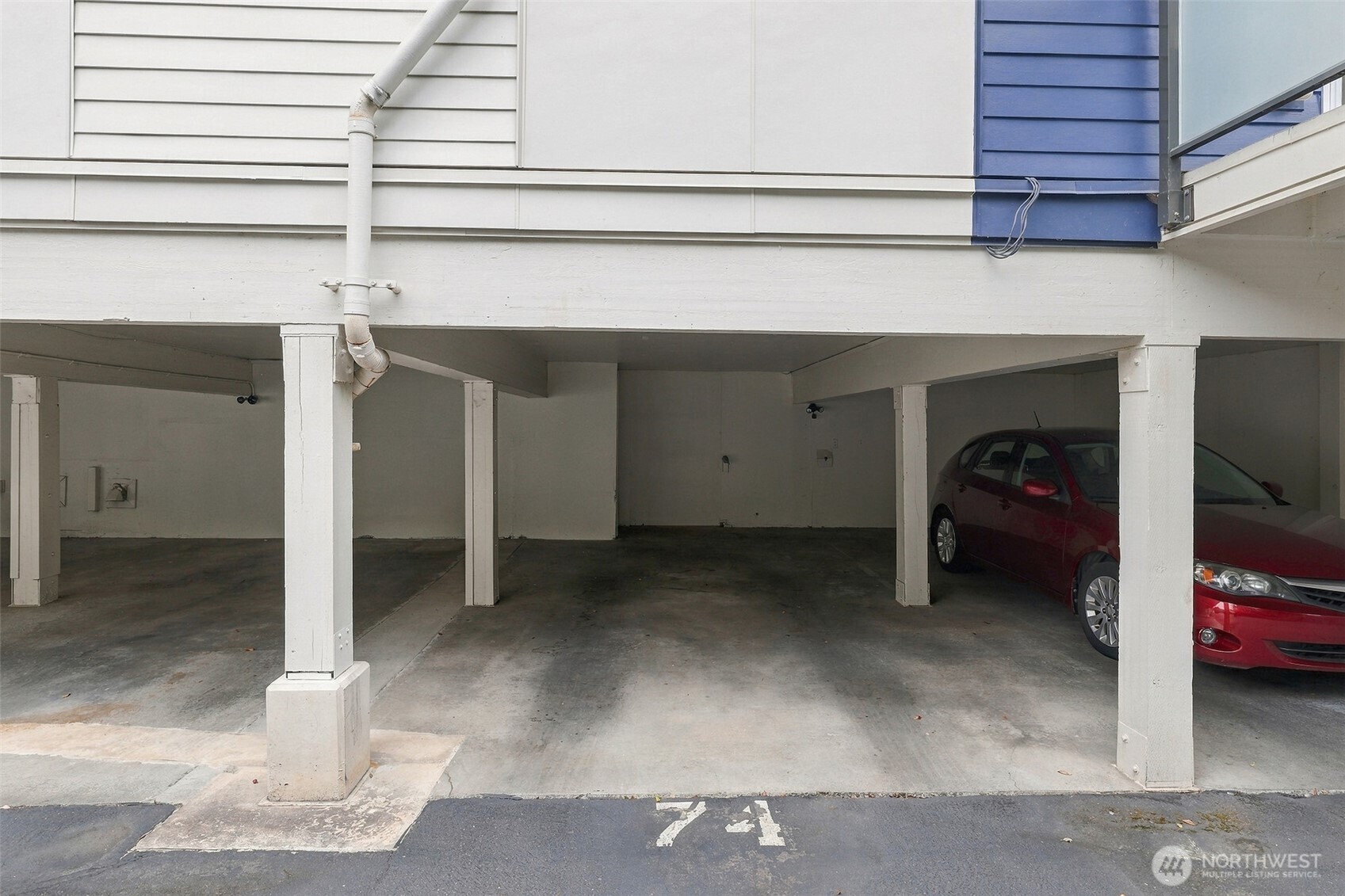 3722 27th Place 201 Property Photo 3