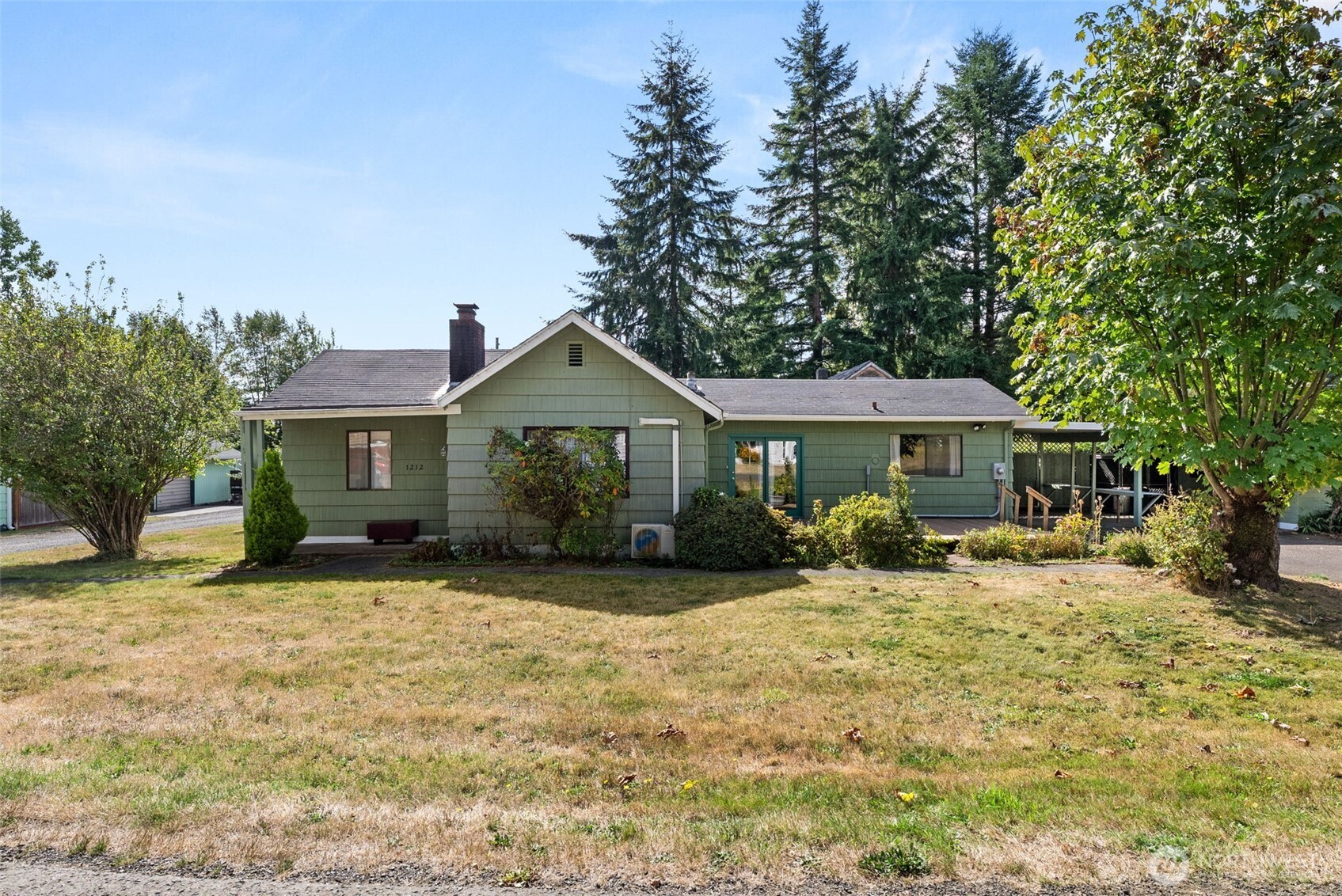 1212 Riddell Street Property Photo 1