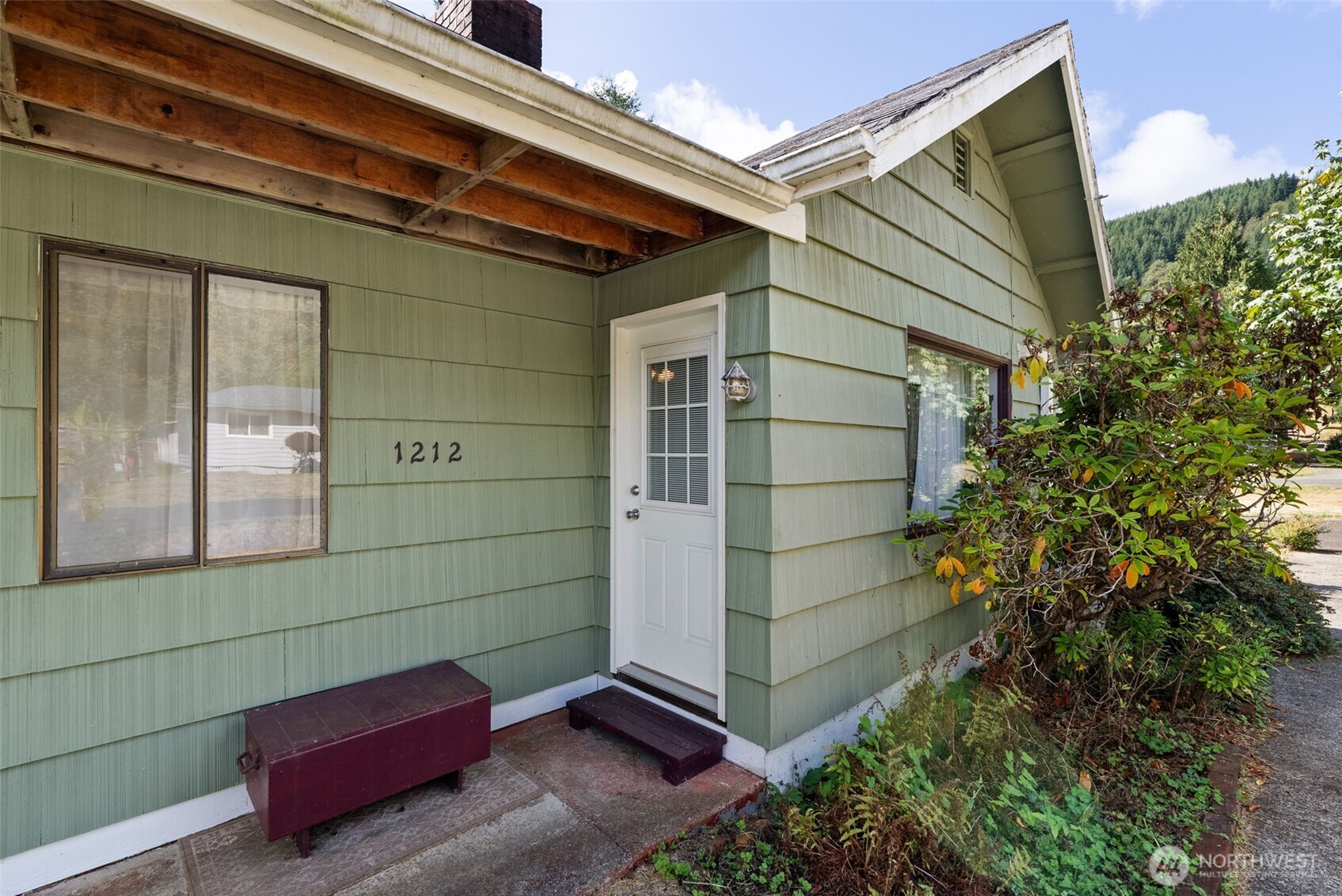 1212 Riddell Street Property Photo 3