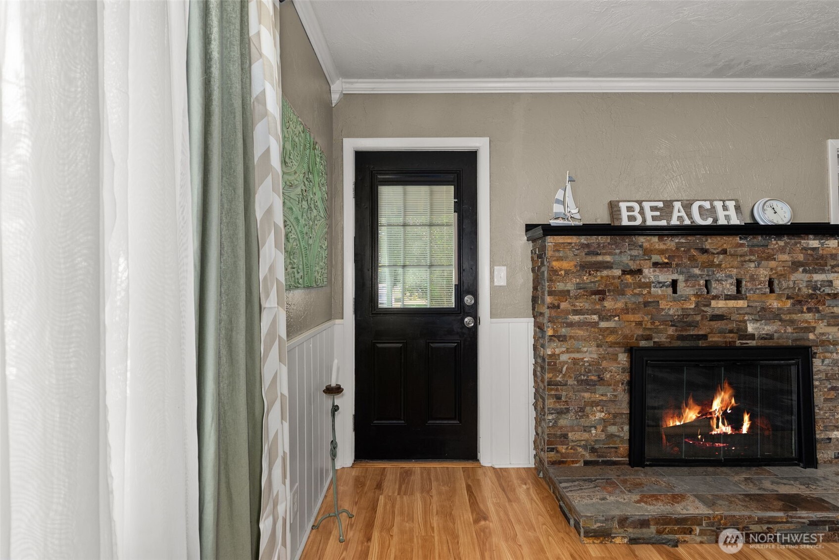 1212 Riddell Street Property Photo 4