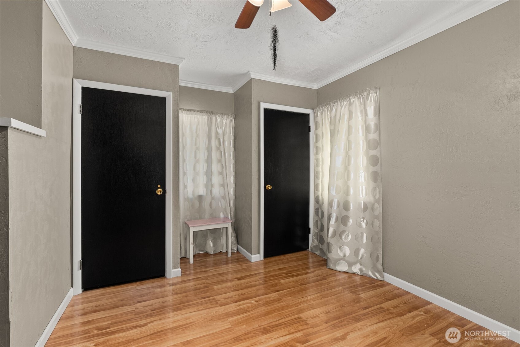 1212 Riddell Street Property Photo 14