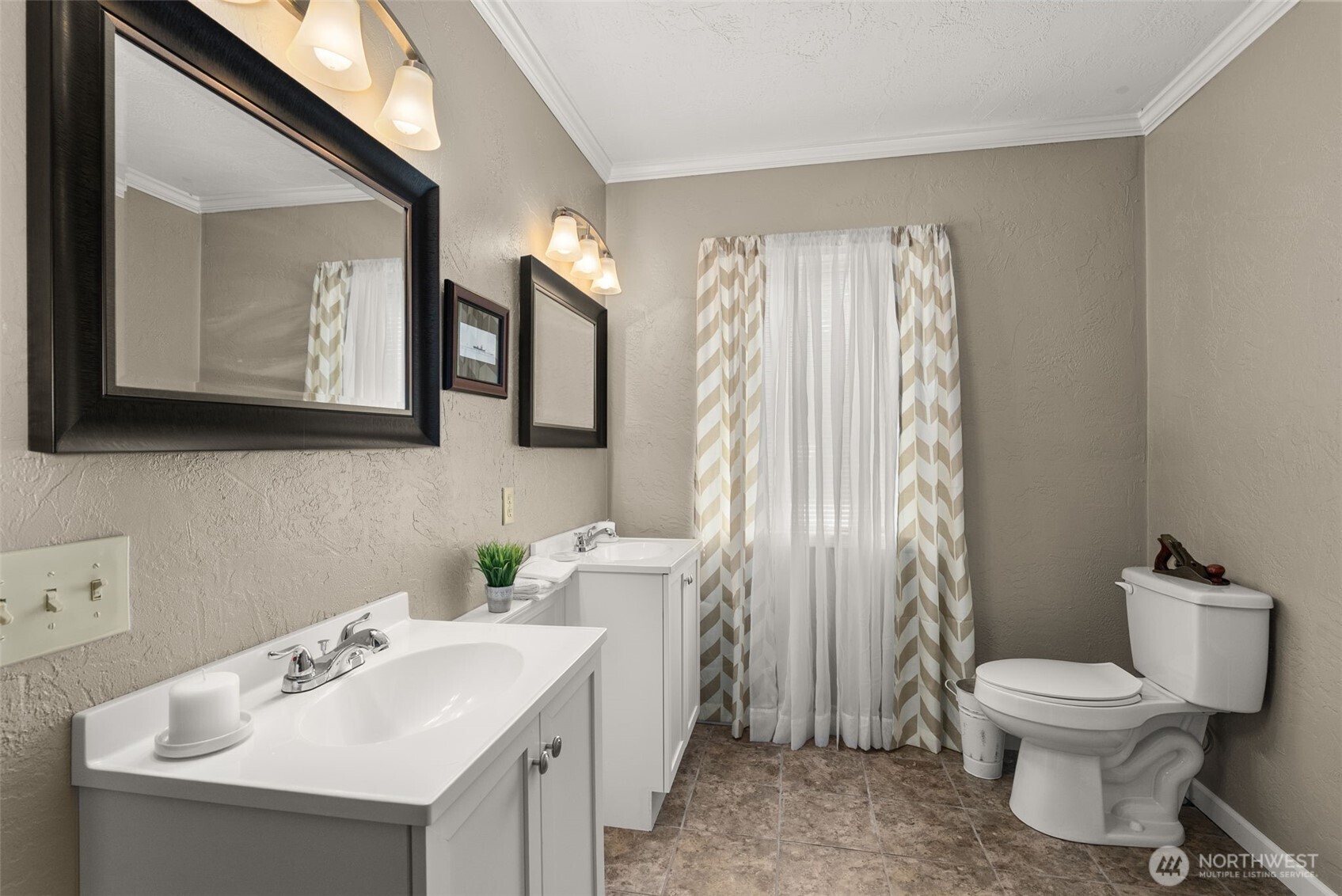 1212 Riddell Street Property Photo 15