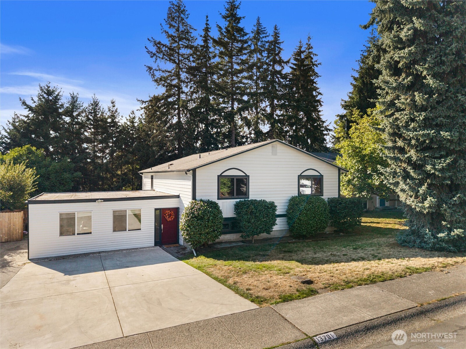 13701 115th Avenue Property Photo 1