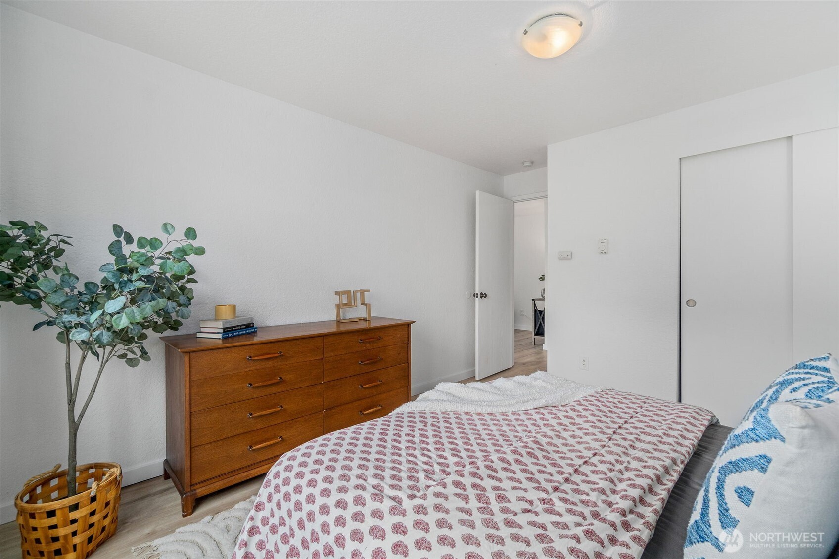8747 Phinney Avenue 12 Property Photo 16