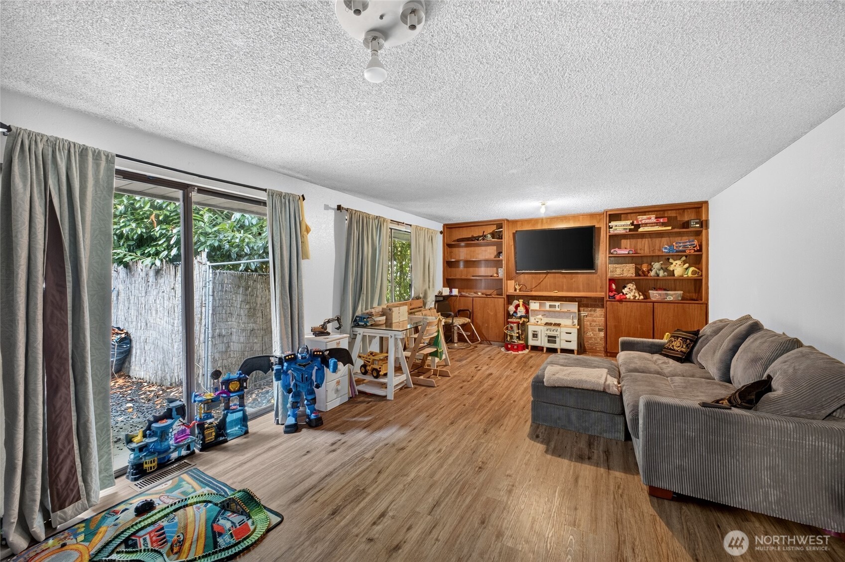 26523 Manchester Avenue Property Photo 11