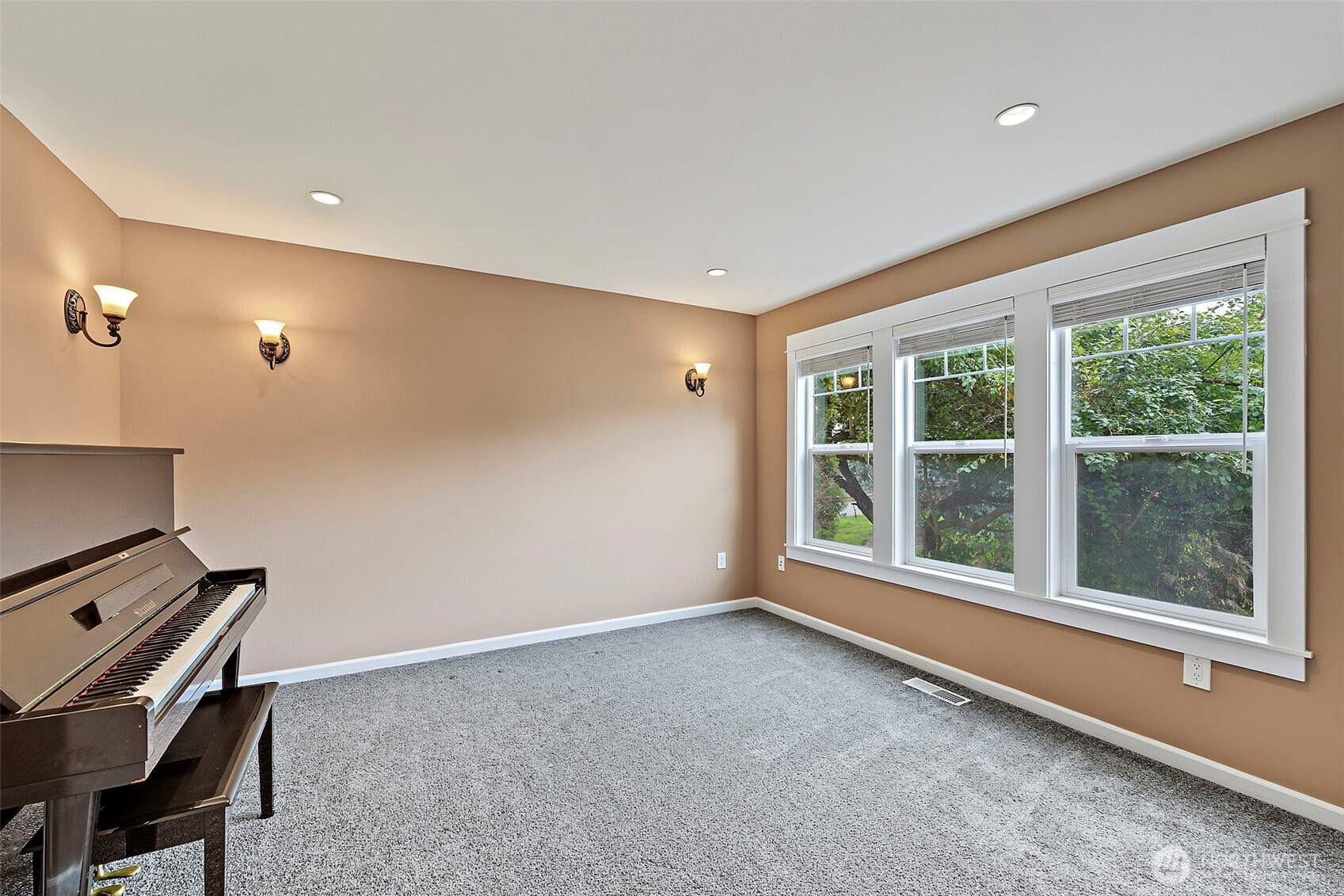 11407 135th Street Property Photo 4