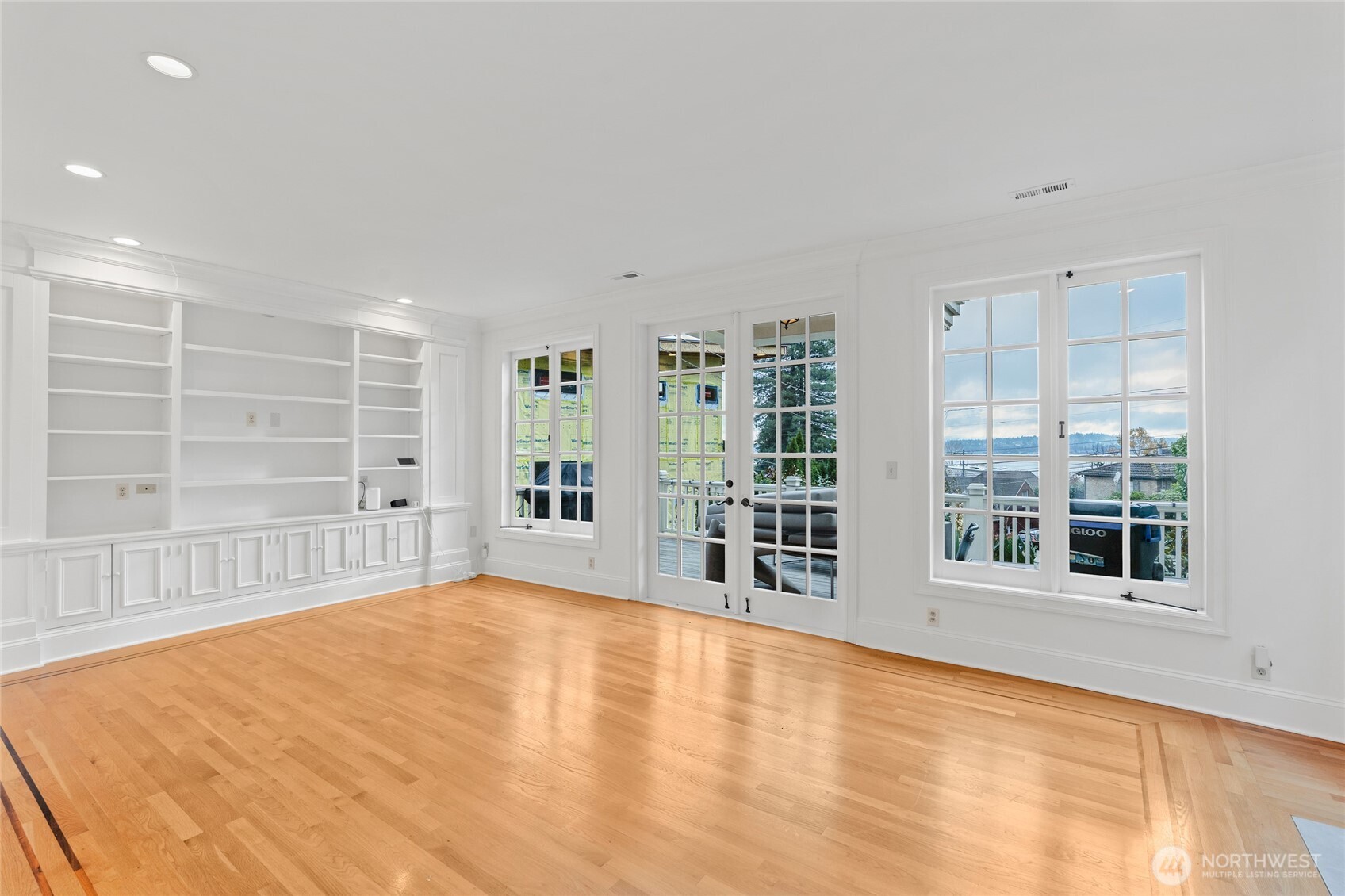 1435 Newport Way Property Photo 10