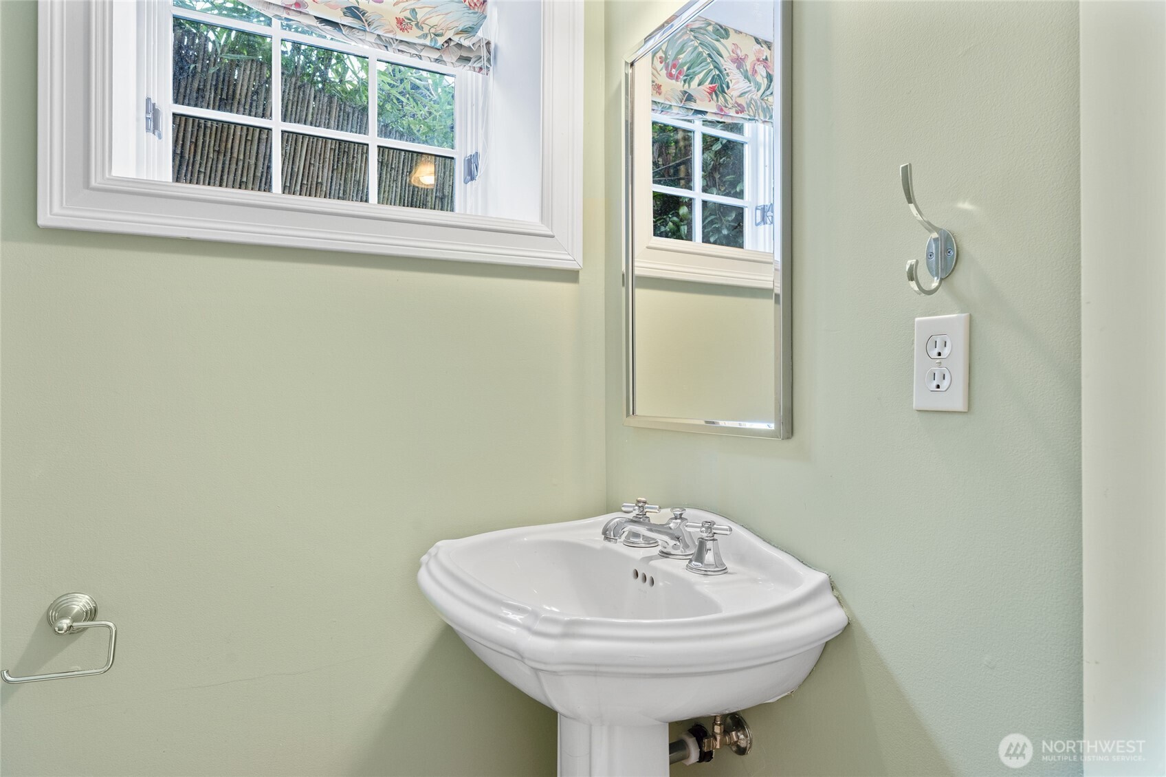 1435 Newport Way Property Photo 12