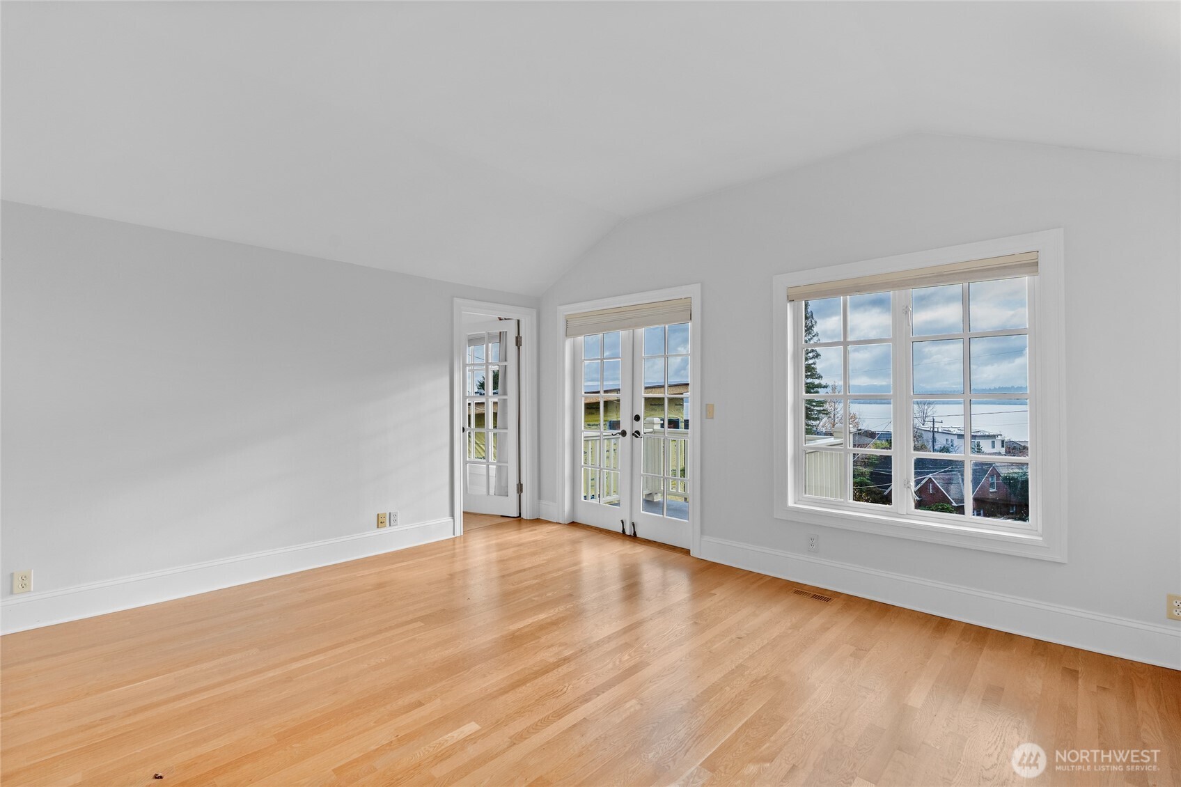 1435 Newport Way Property Photo 13