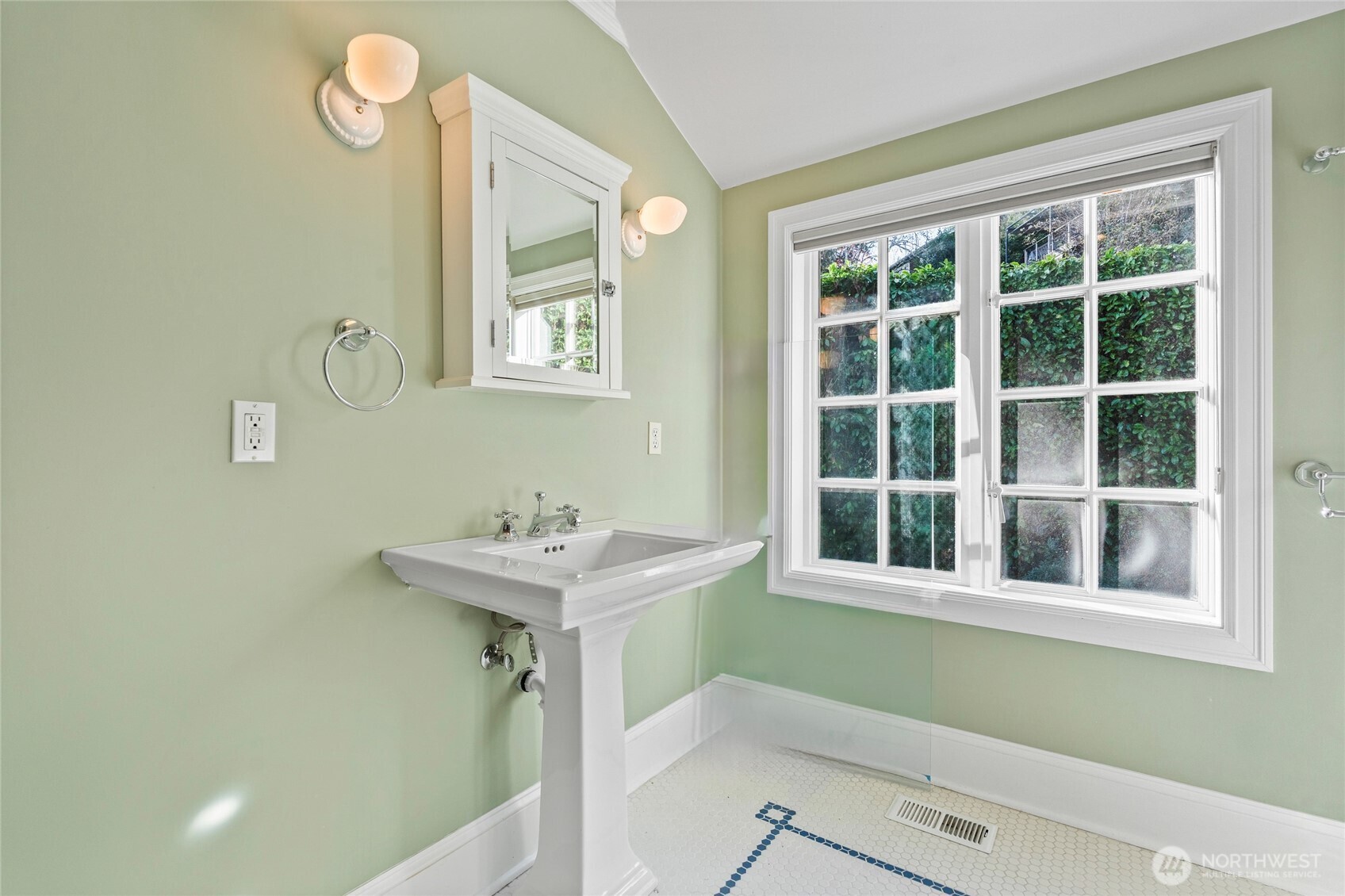 1435 Newport Way Property Photo 24