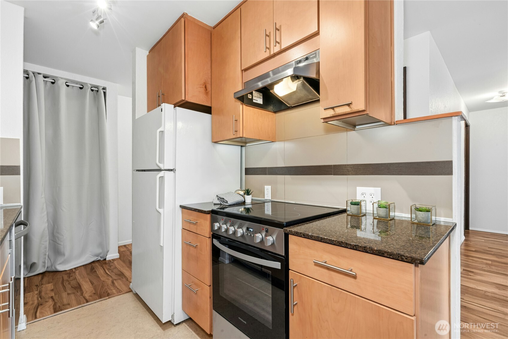 9255 Greenwood Avenue 38 Property Photo 11