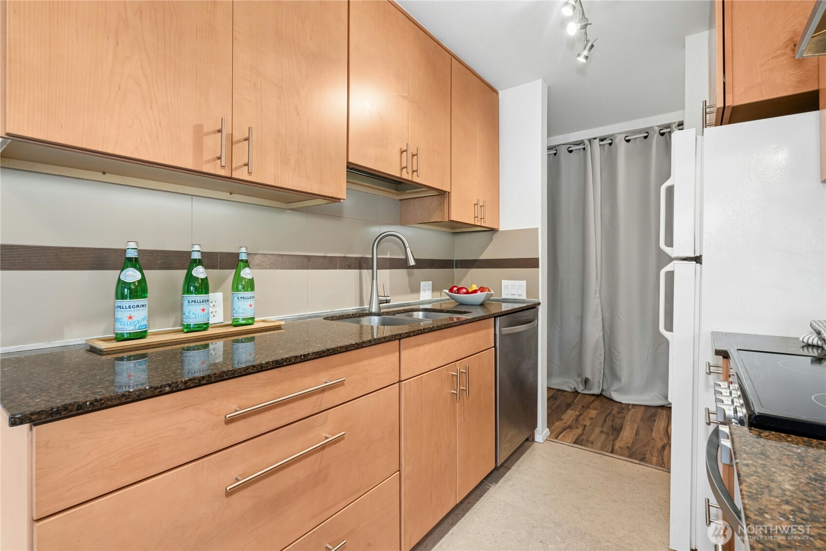 9255 Greenwood Avenue 38 Property Photo 12