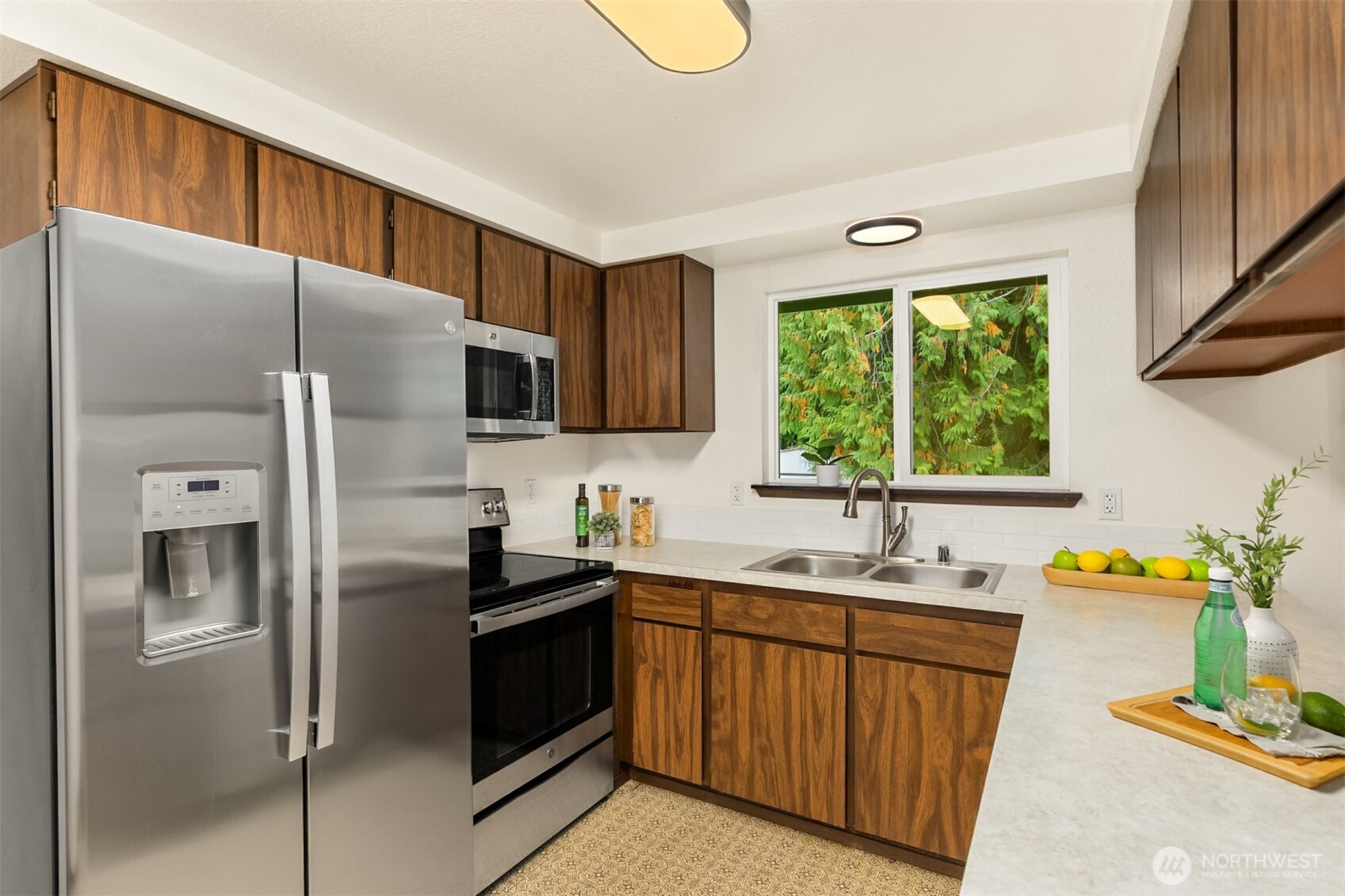 26452 Edgewater Boulevard Property Photo 7
