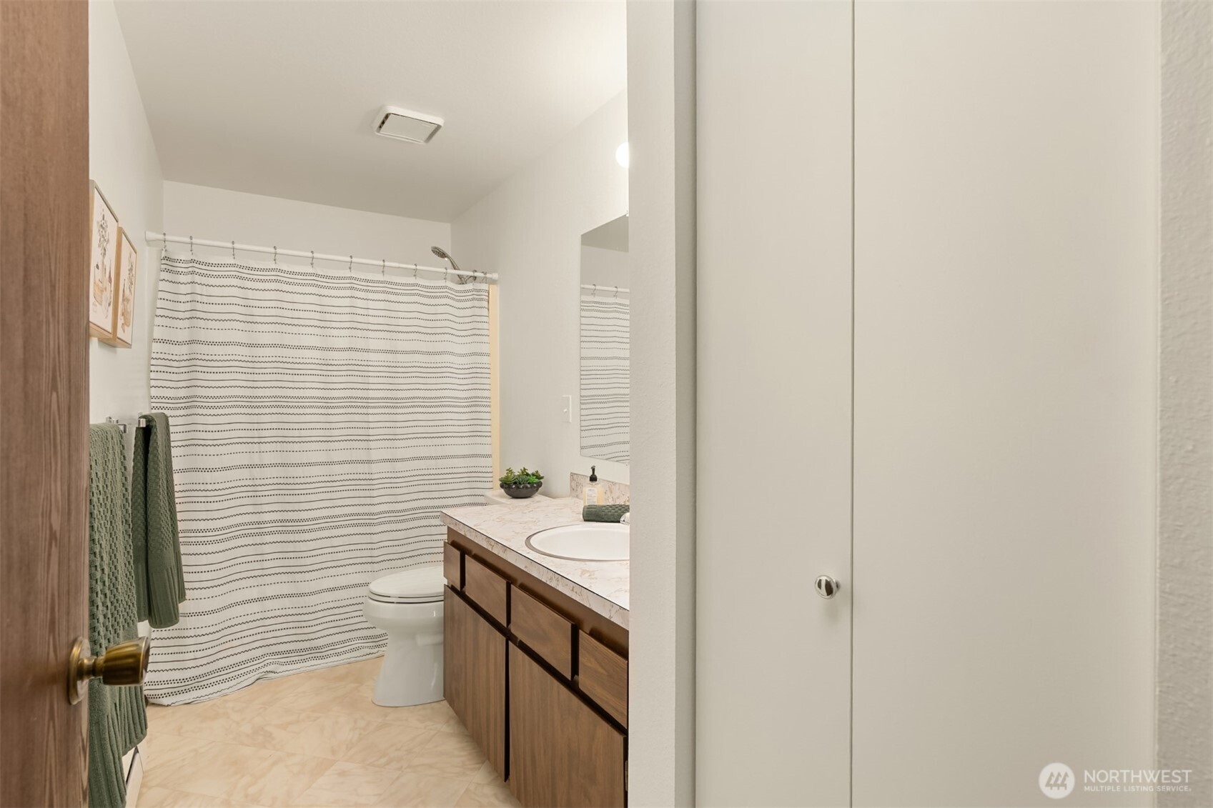 26452 Edgewater Boulevard Property Photo 13