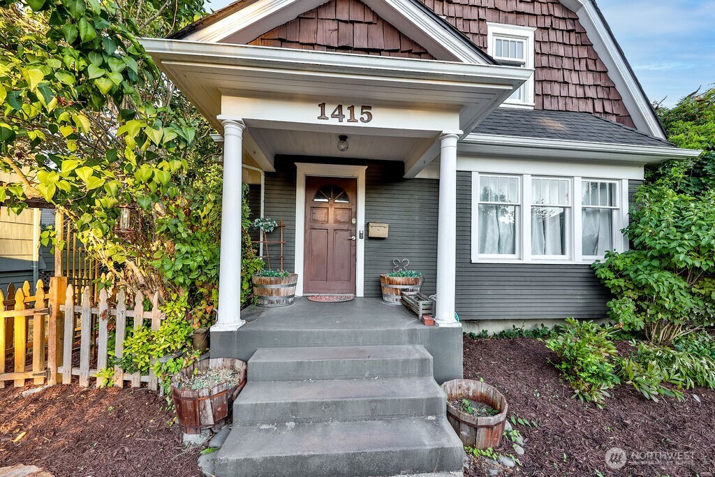1415 N Steele Street Property Photo 2
