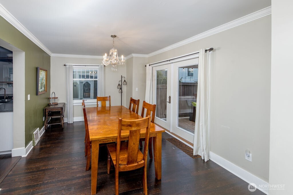1415 N Steele Street Property Photo 8