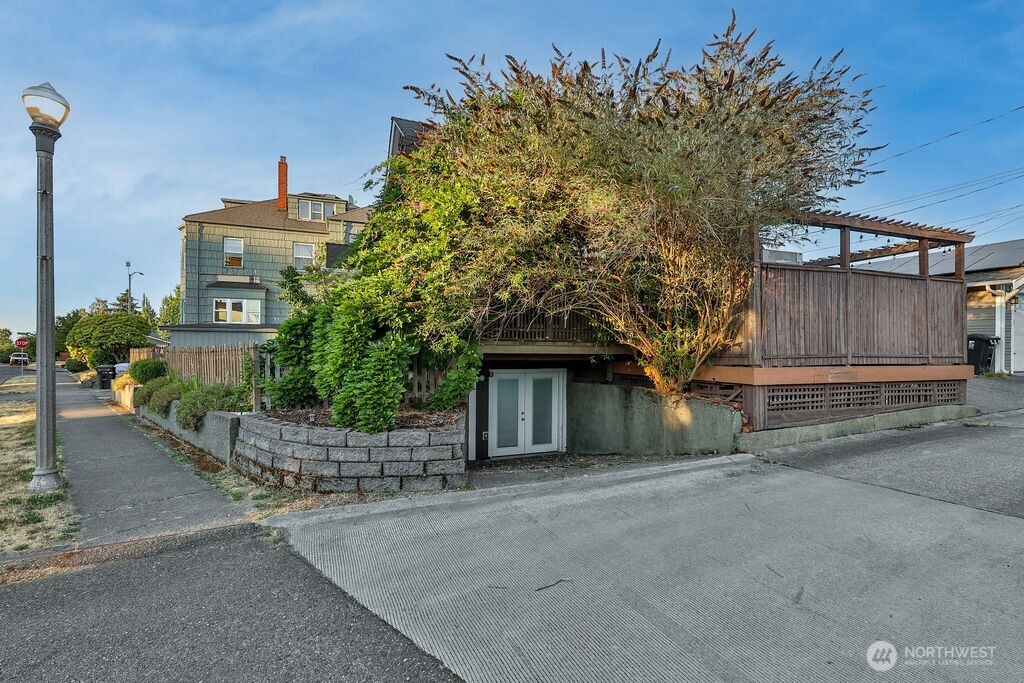 1415 N Steele Street Property Photo 21