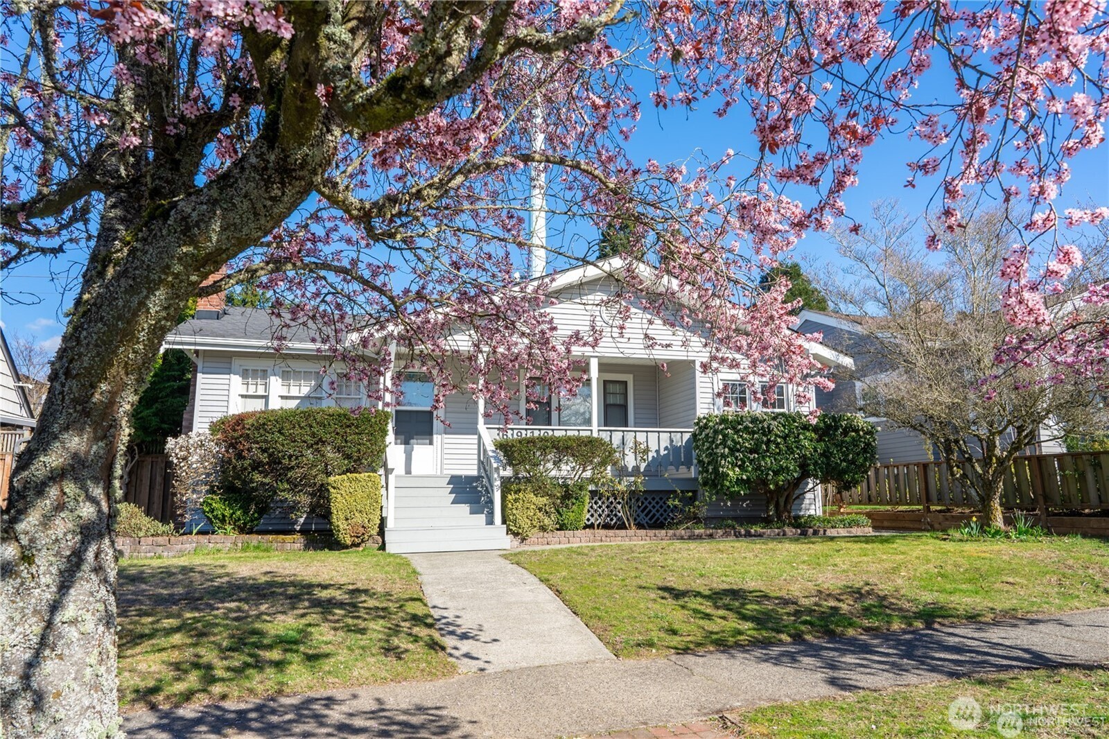 6910 37th Avenue Property Photo 1