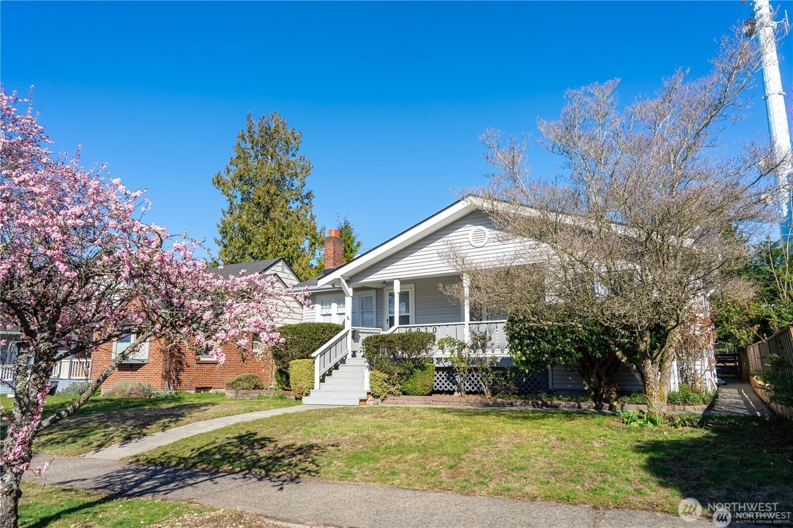 6910 37th Avenue Property Photo 3