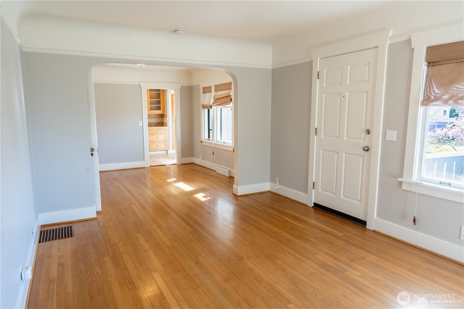 6910 37th Avenue Property Photo 6
