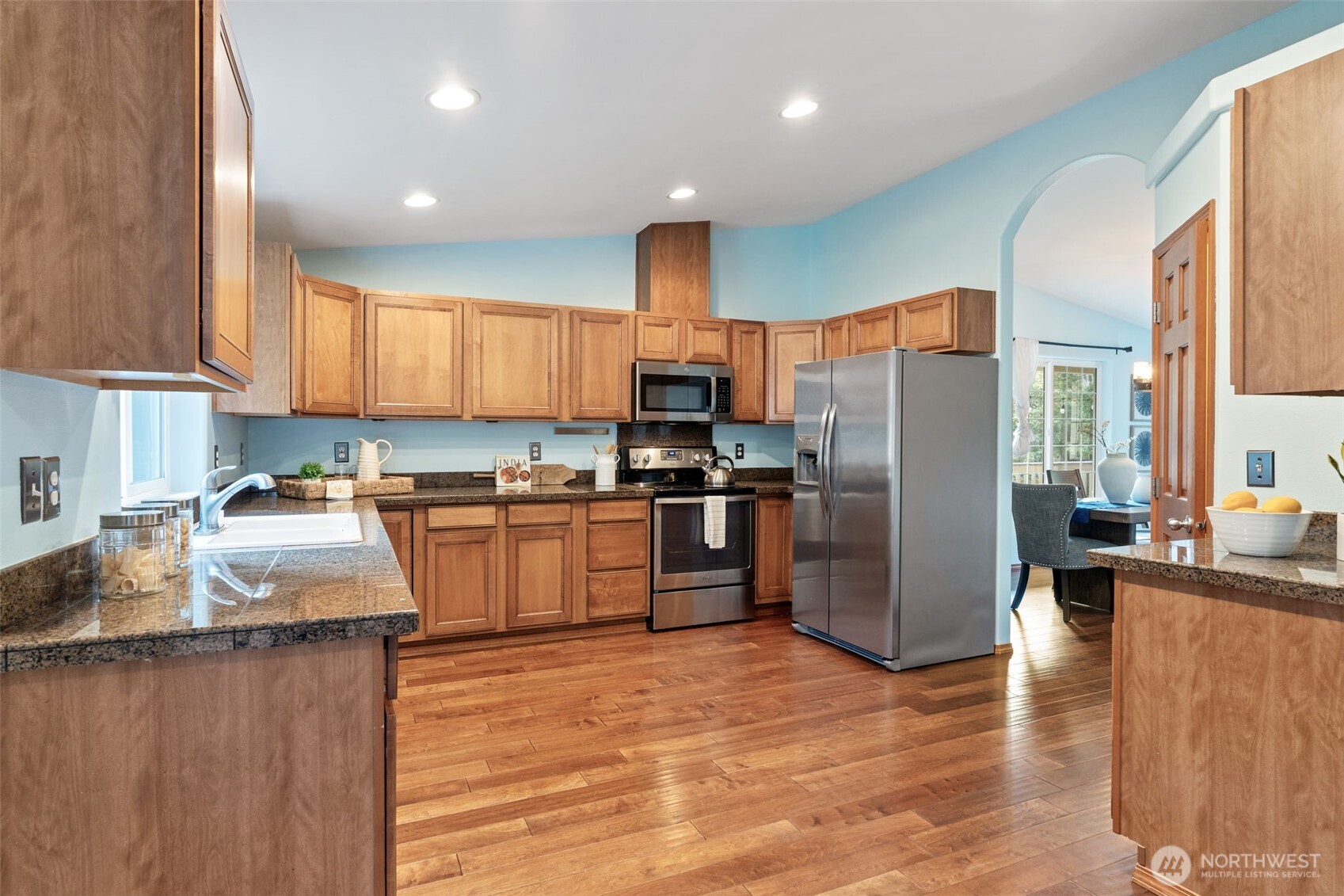 6741 Cooper Point Road Property Photo 5