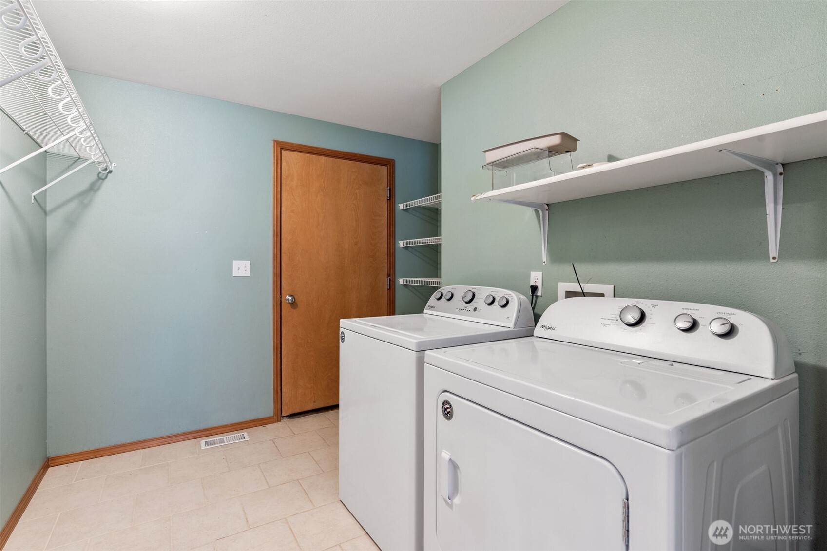 6741 Cooper Point Road Property Photo 20
