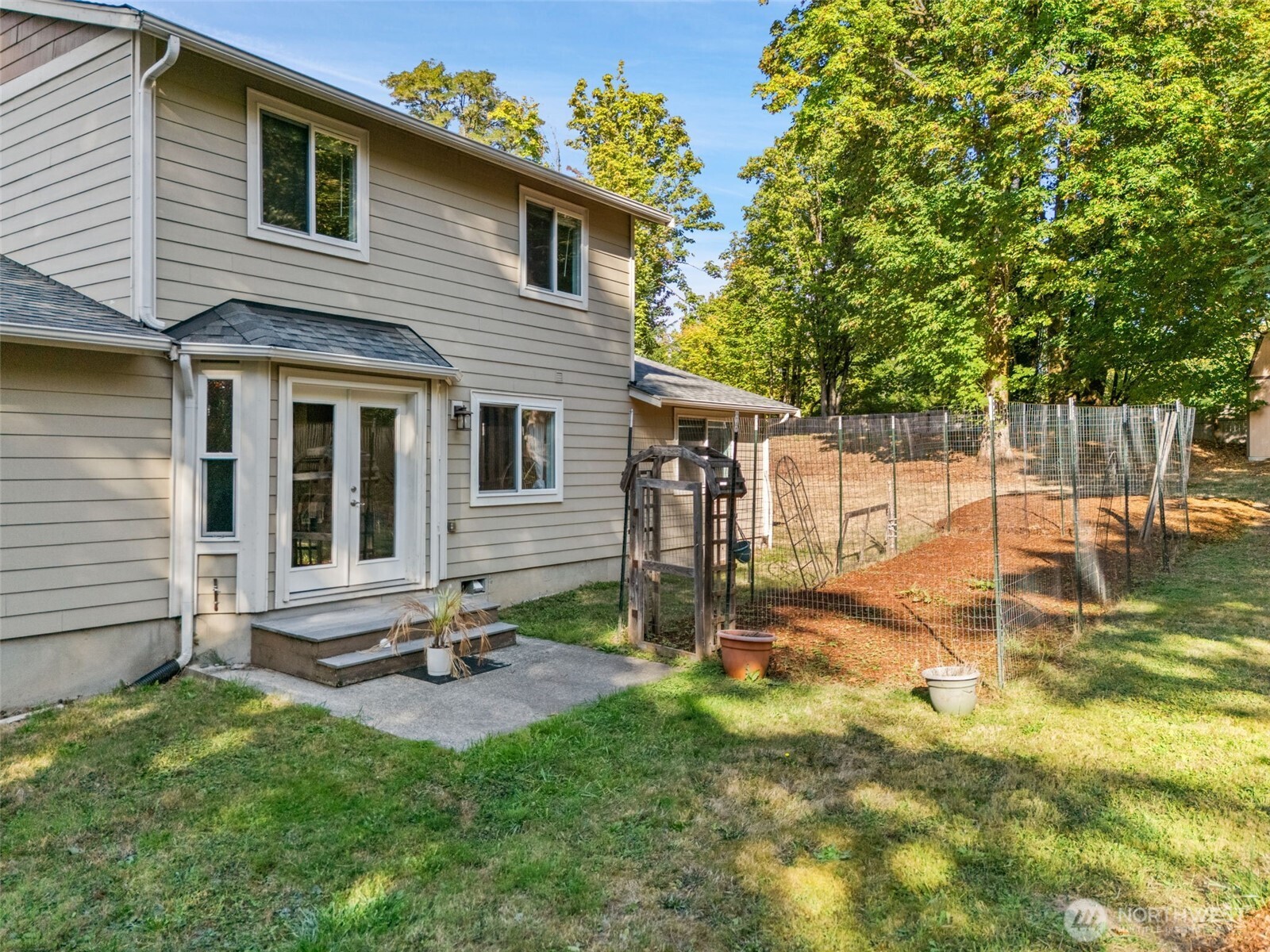 6741 Cooper Point Road Property Photo 31