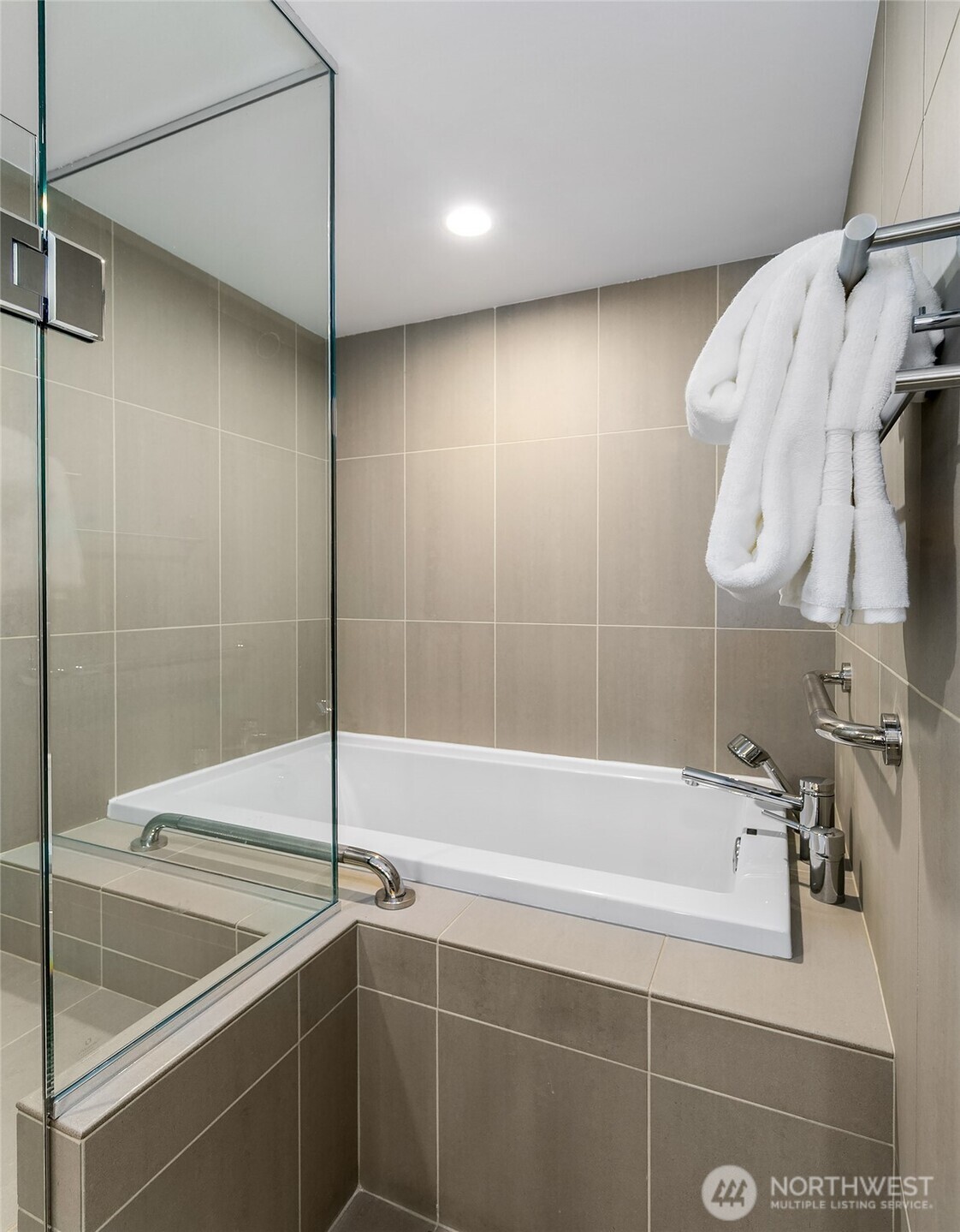 1301 Spring Street 5a Property Photo 12