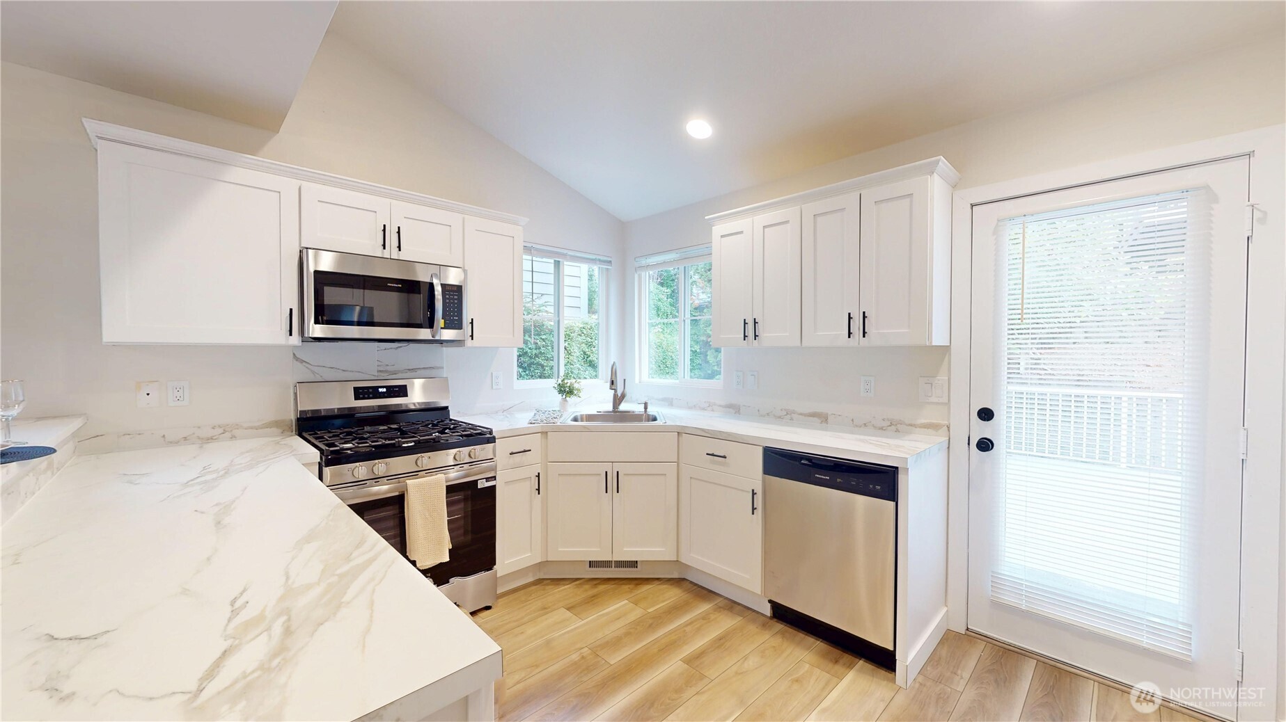 9745 Sea Isle Lane Property Photo 8