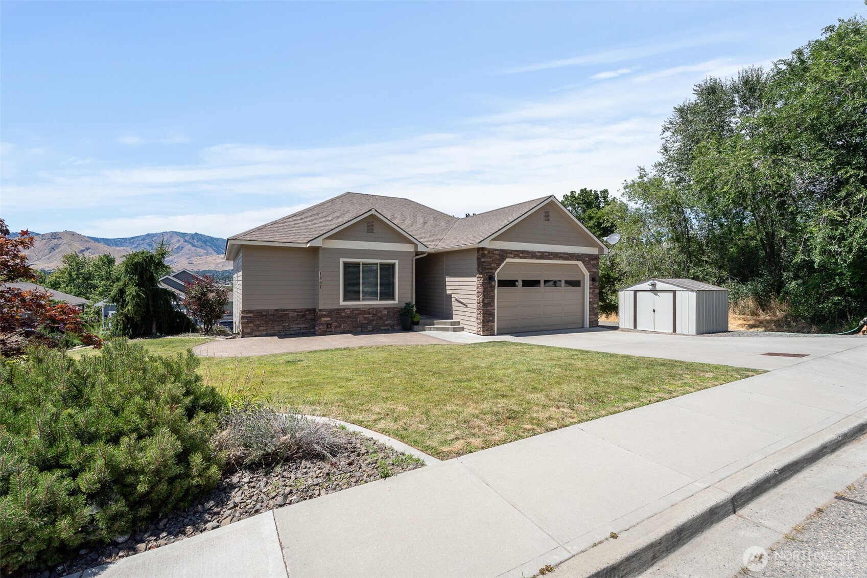 1541 N Anne Avenue Property Photo 1