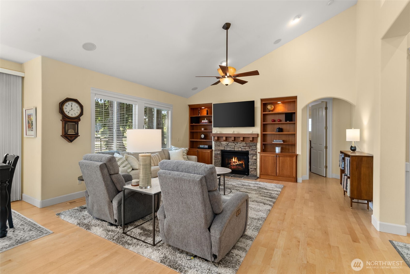 4527 Prestwick Lane Property Photo 4