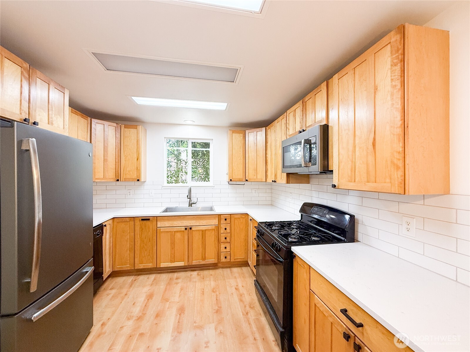 5521 Brooklyn Avenue Property Photo 7