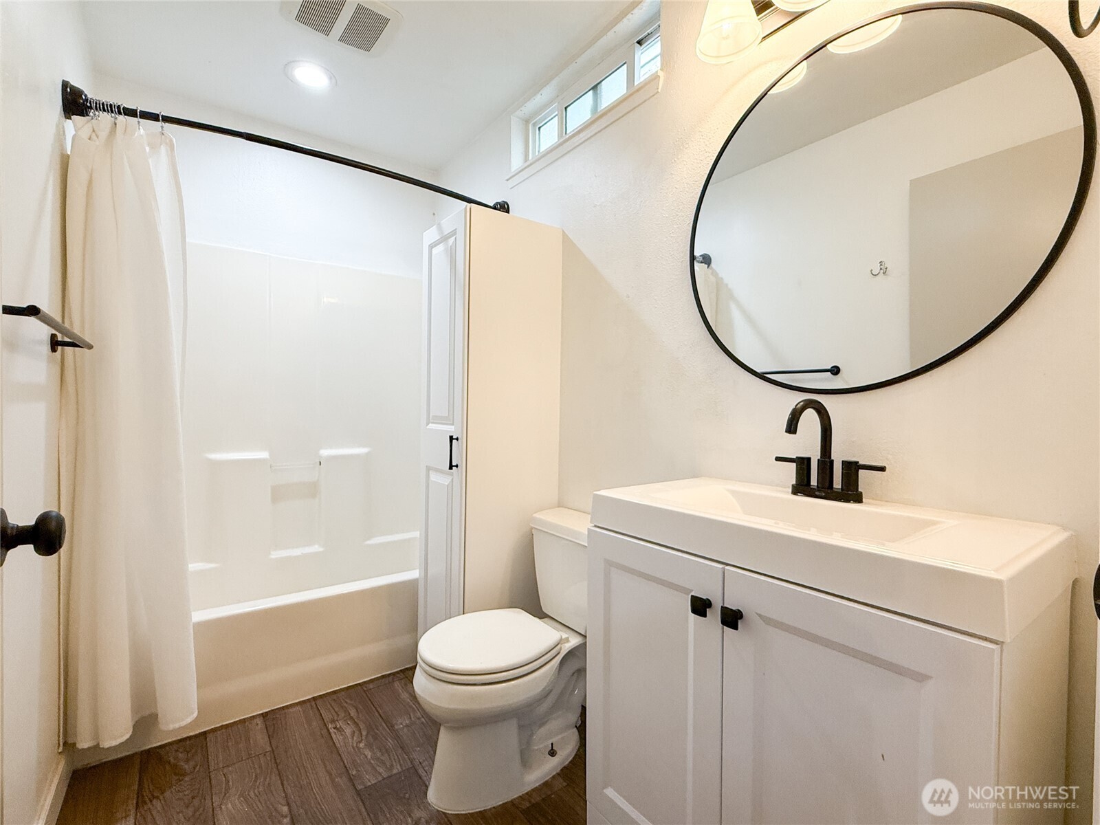 5521 Brooklyn Avenue Property Photo 10