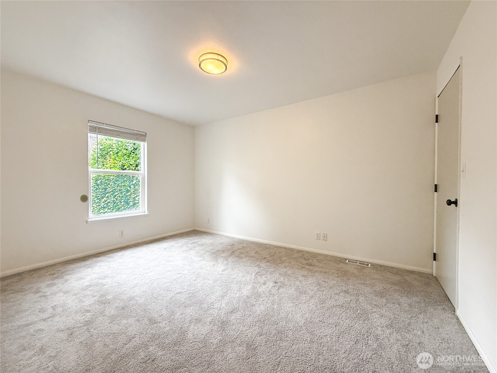 5521 Brooklyn Avenue Property Photo 11