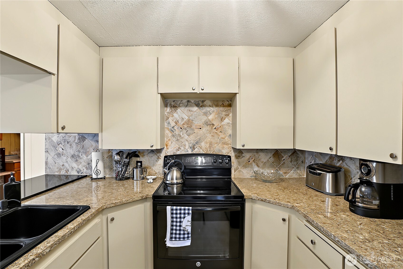 10810 59th Avenue Property Photo 6