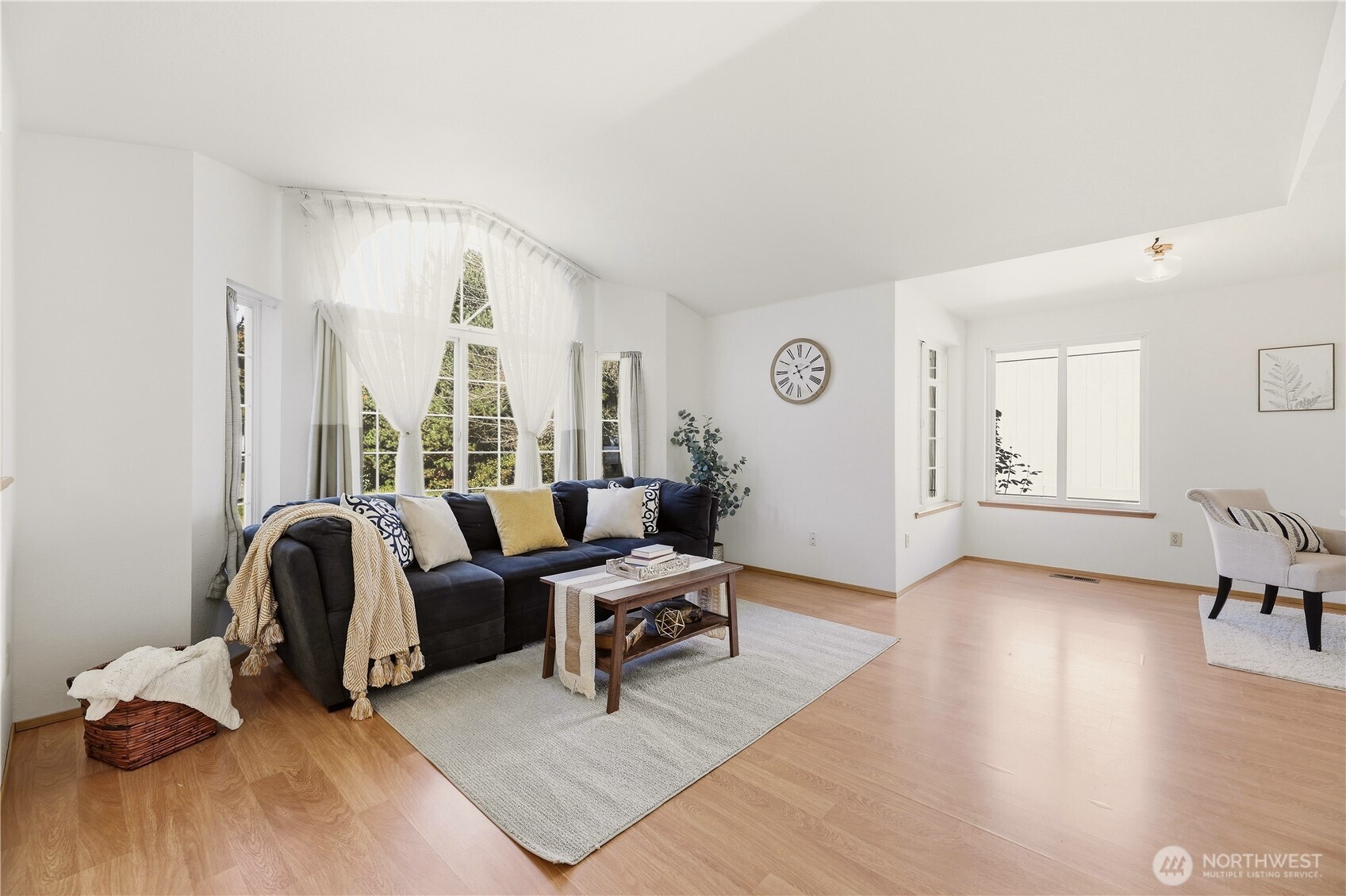 108 Mountain View Street Property Photo 4