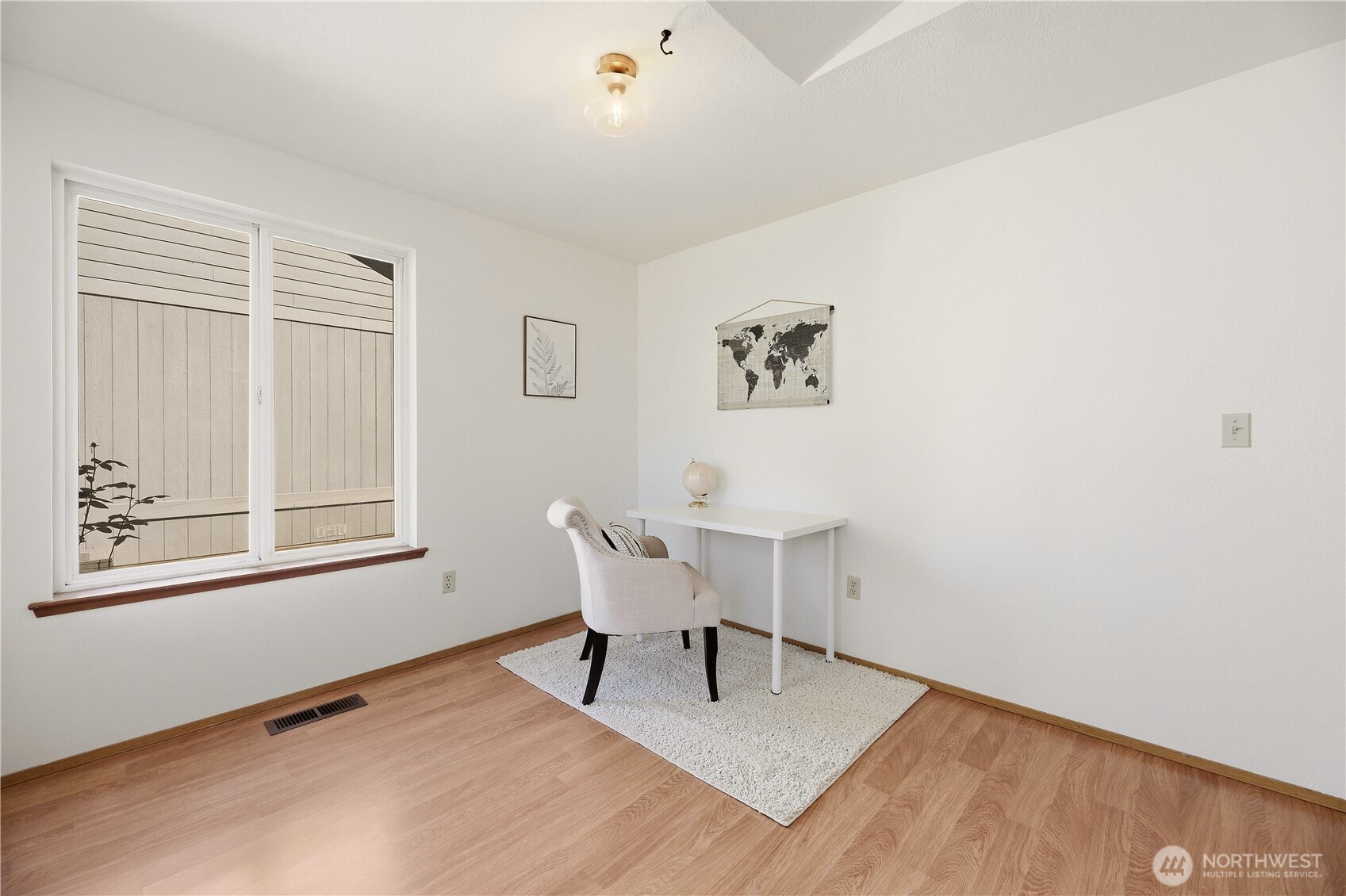108 Mountain View Street Property Photo 5