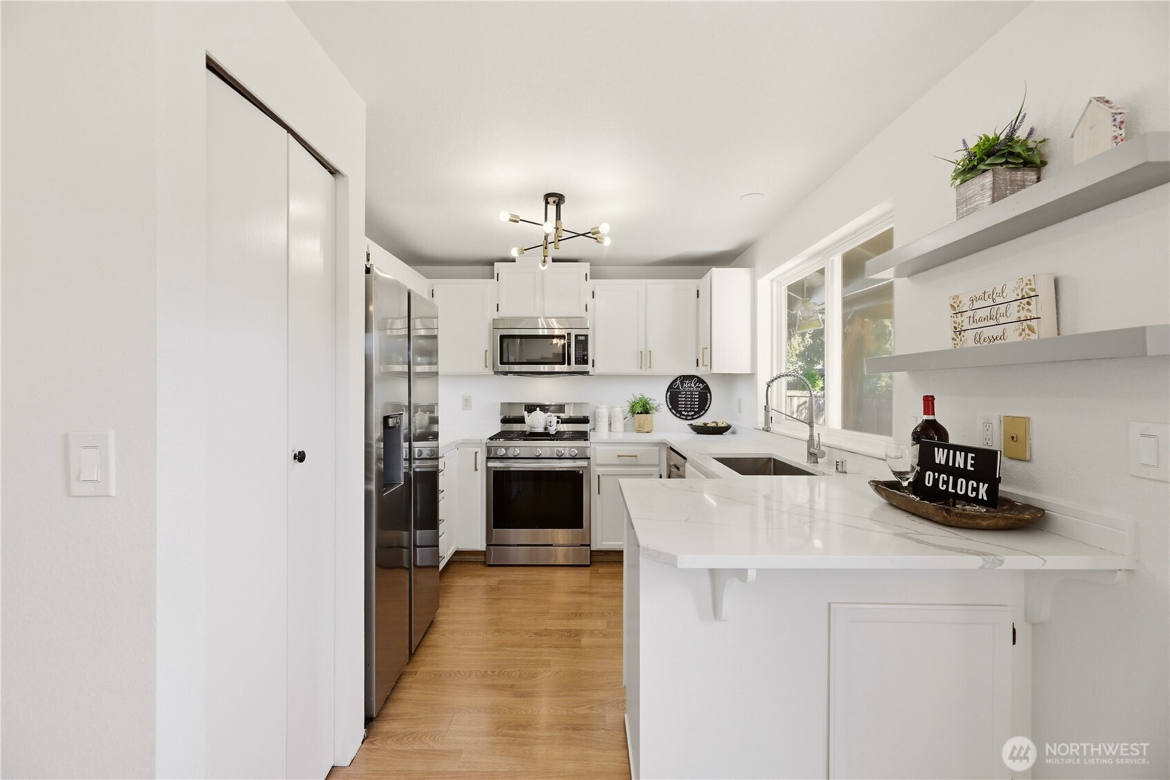 108 Mountain View Street Property Photo 6