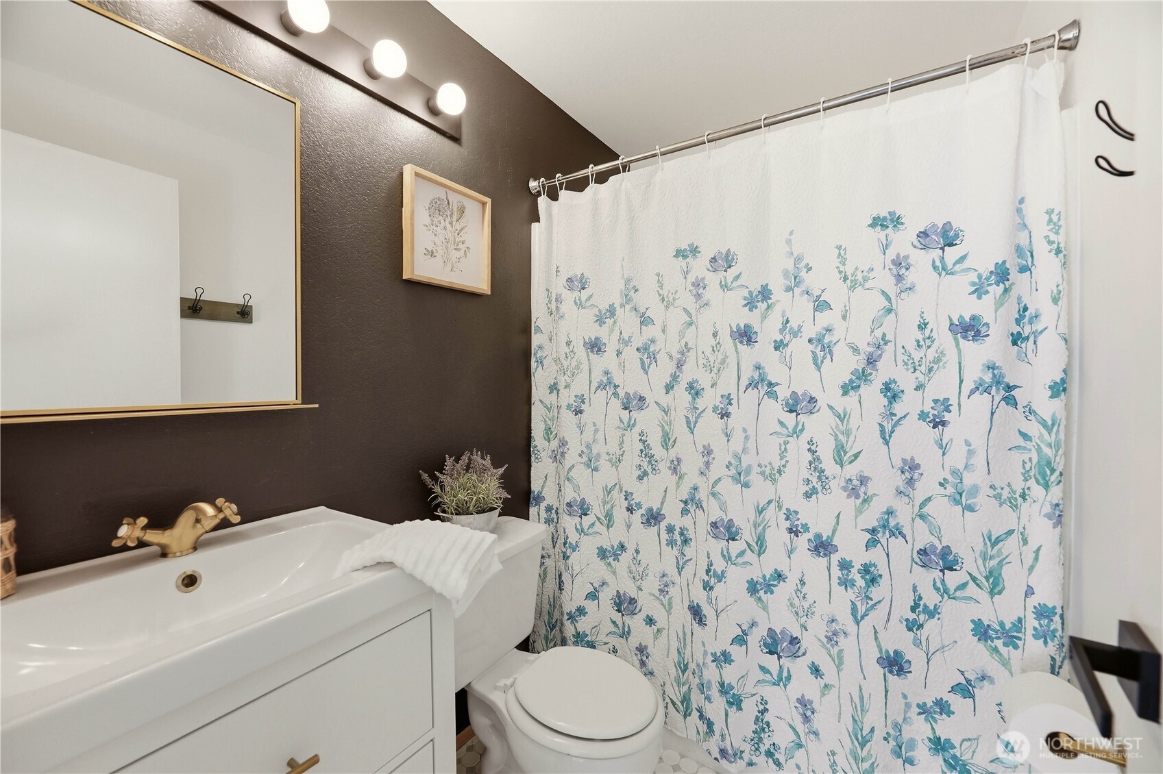 108 Mountain View Street Property Photo 14