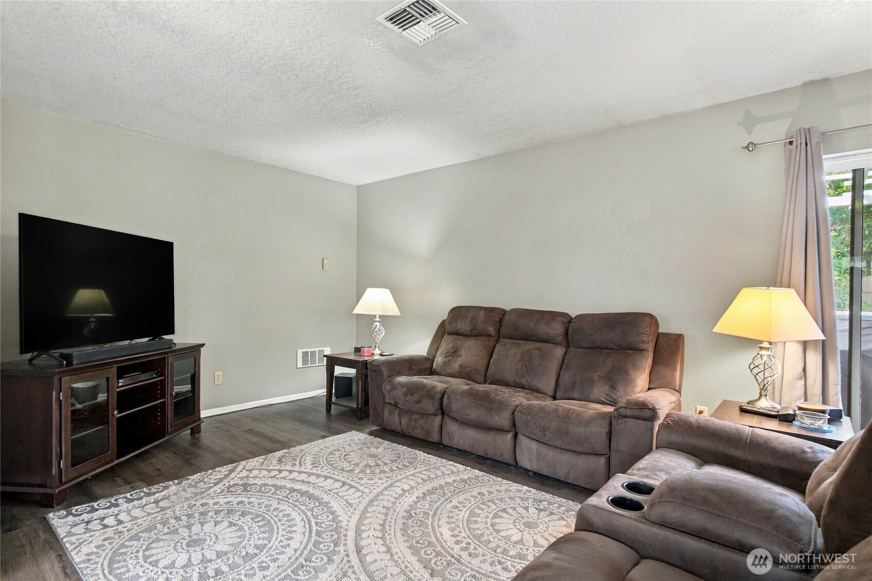 529 Ash Street Property Photo 6