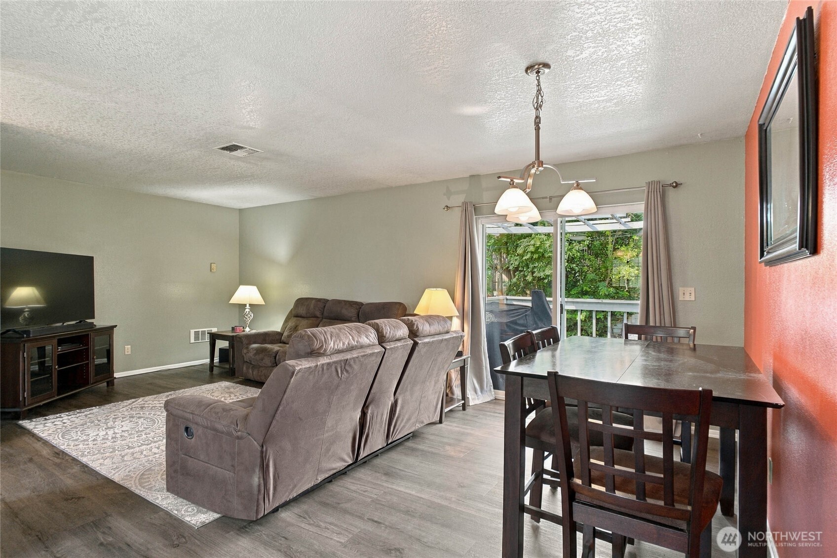 529 Ash Street Property Photo 8