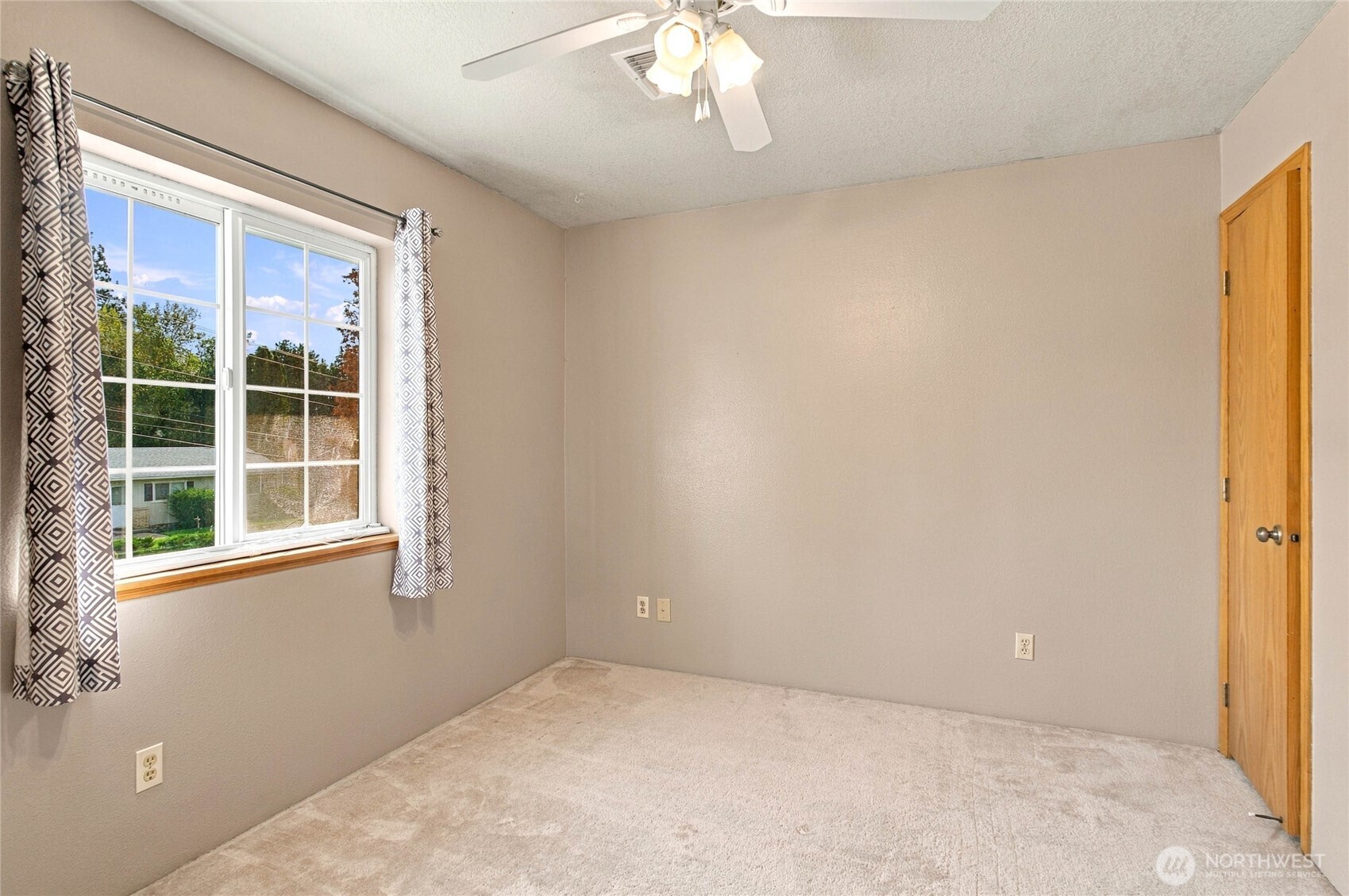 529 Ash Street Property Photo 17