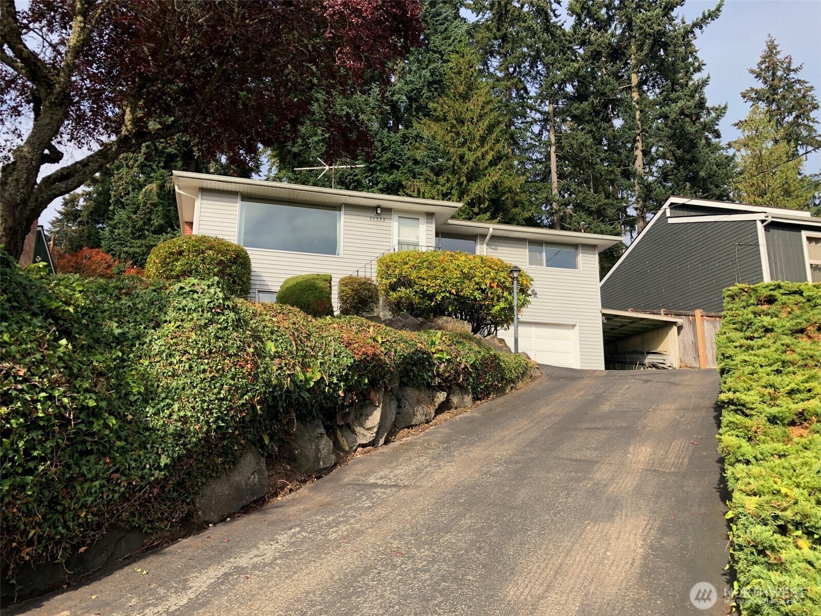 16333 Densmore Avenue Property Photo 2