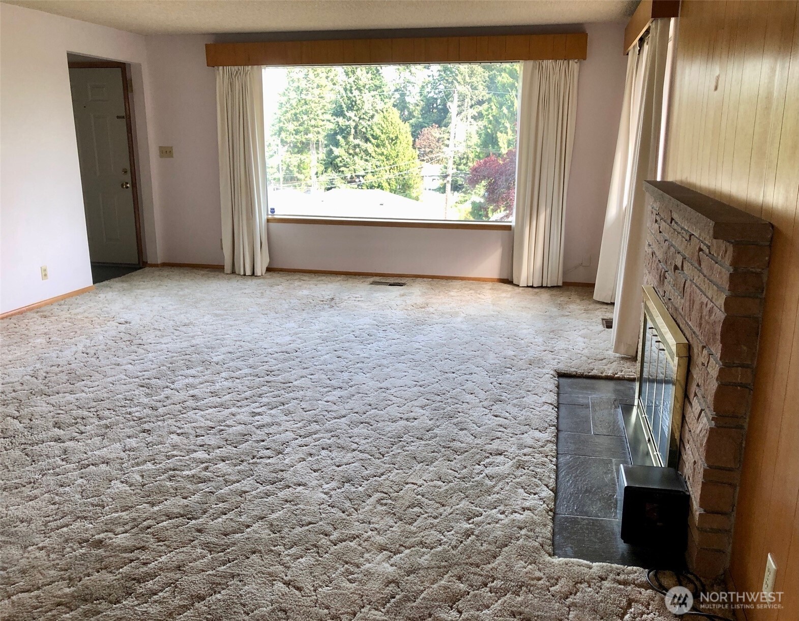 16333 Densmore Avenue Property Photo 3