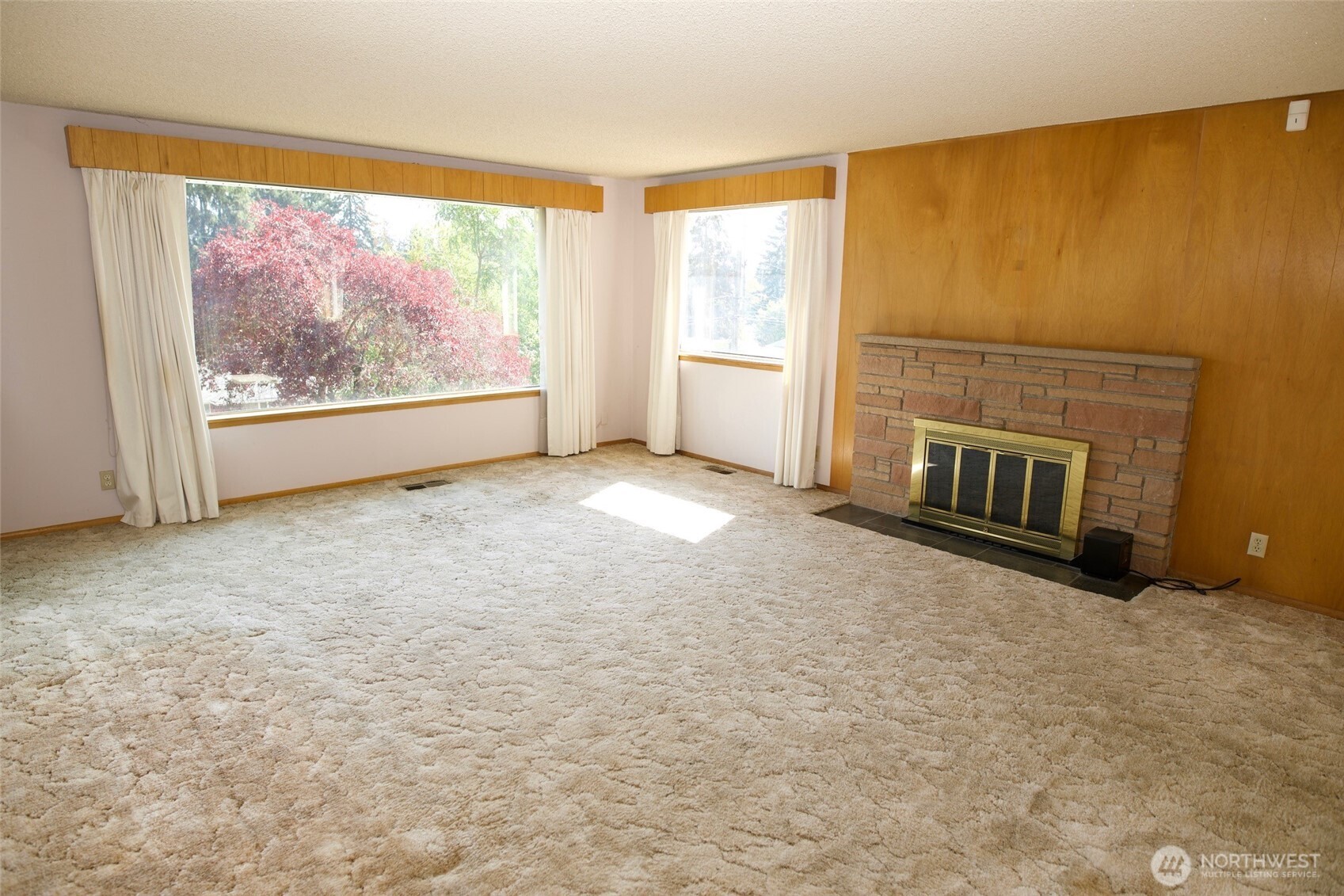 16333 Densmore Avenue Property Photo 4